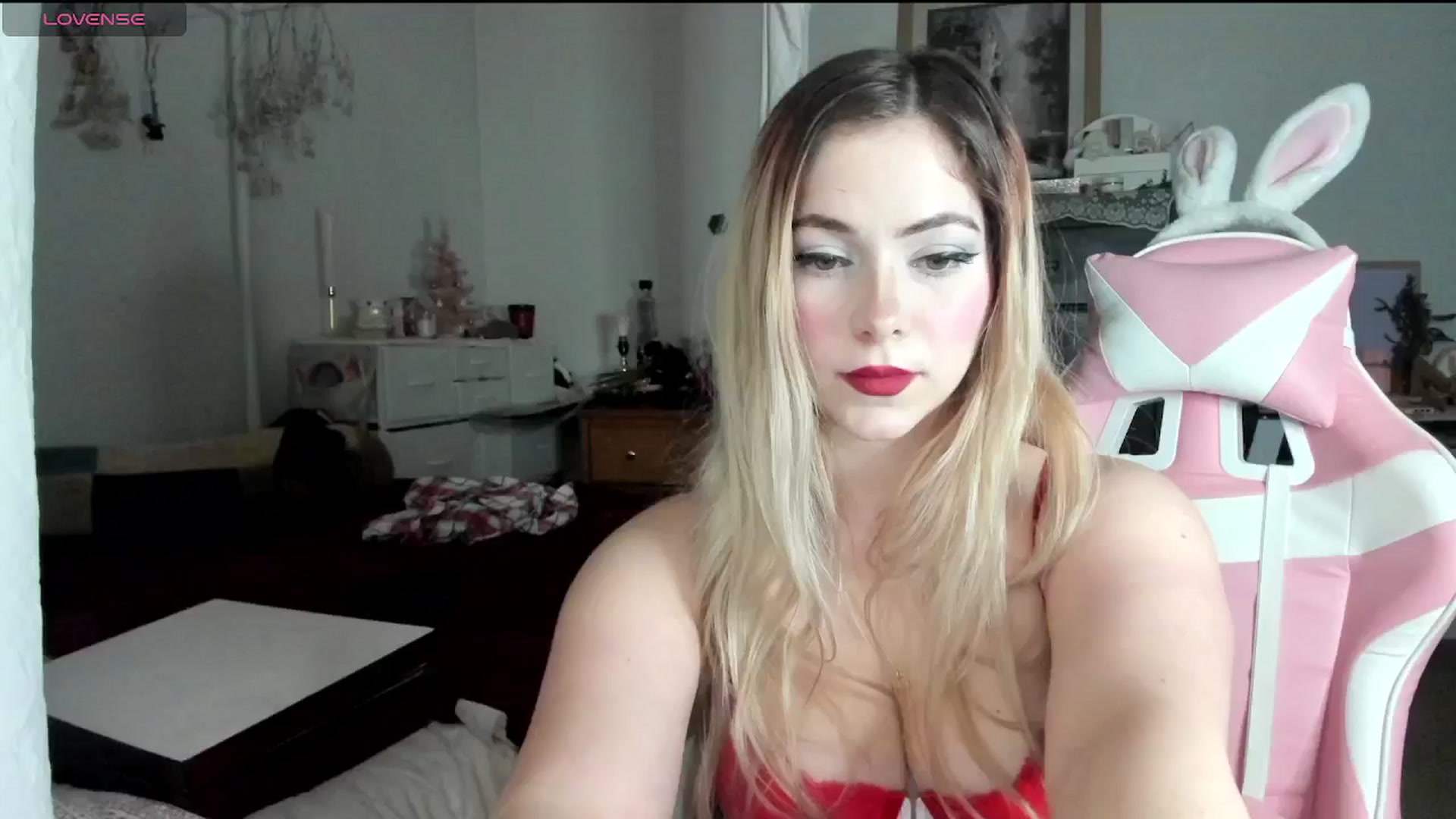 Gallery image thumbnail from lolypopbubble's myfreecams stream on, 12/04/2024, 20:32 image 4 of 20