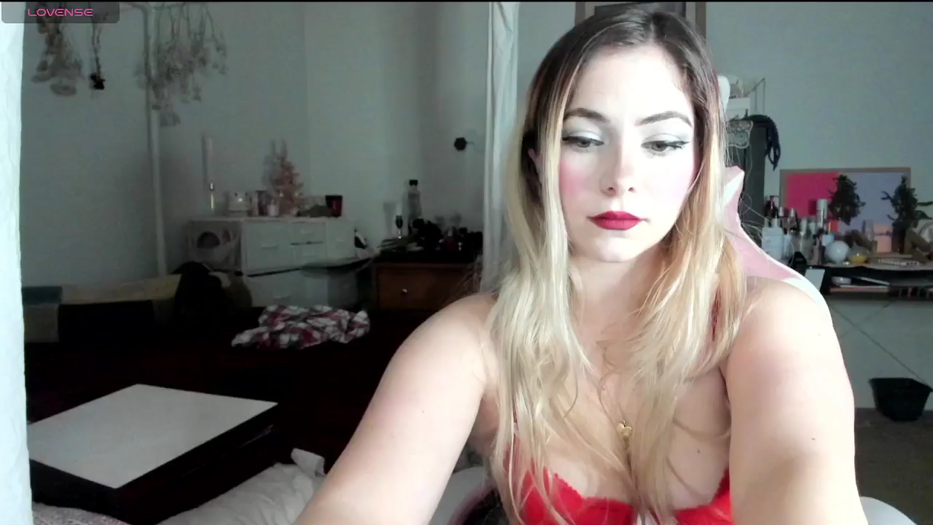 Gallery image thumbnail from lolypopbubble's myfreecams stream on, 12/04/2024, 20:32 image 8 of 20