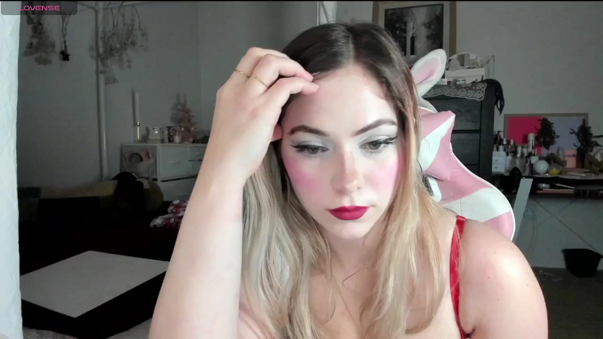Gallery image thumbnail from lolypopbubble's myfreecams stream on, 12/04/2024, 20:32 image 13 of 20