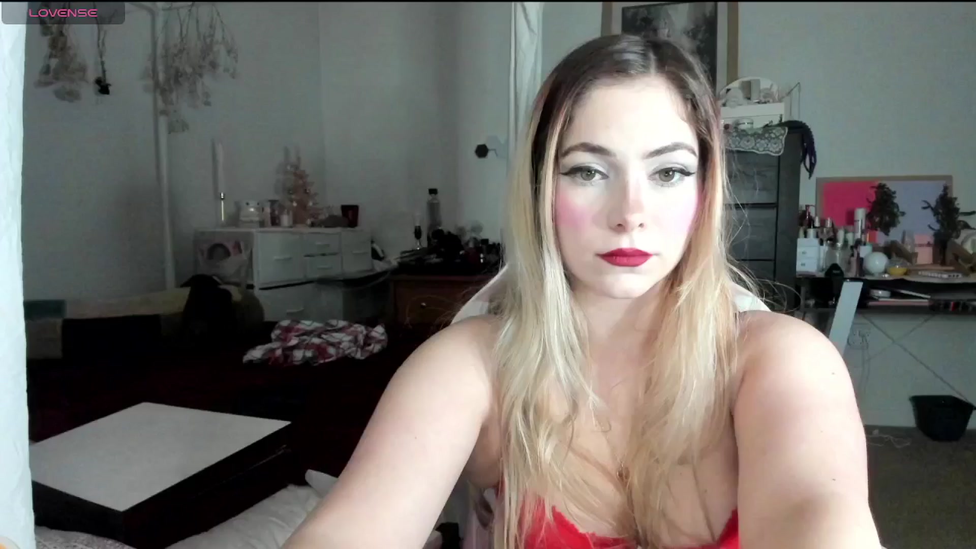Gallery image thumbnail from lolypopbubble's myfreecams stream on, 12/04/2024, 20:32 image 15 of 20