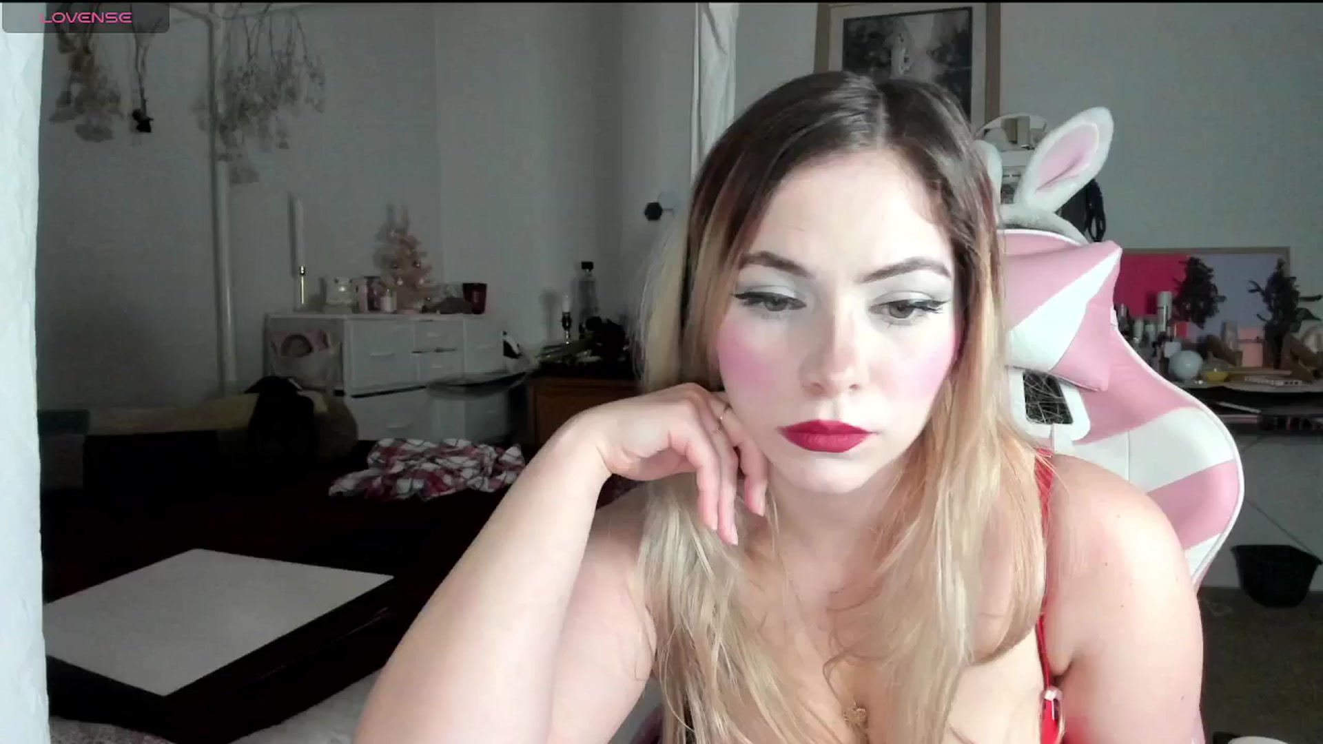 Gallery image thumbnail from lolypopbubble's myfreecams stream on, 12/04/2024, 20:32 image 9 of 20
