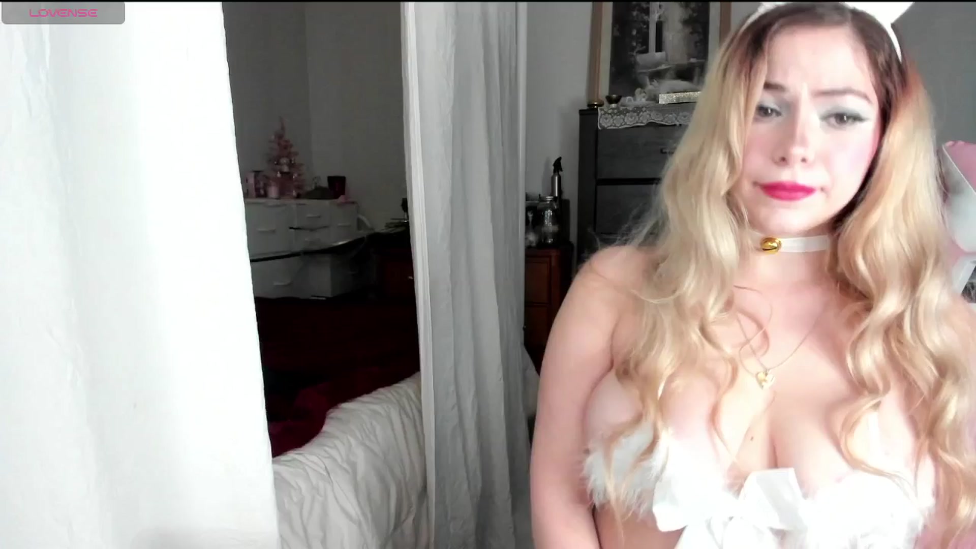 Gallery image thumbnail from lolypopbubble's myfreecams stream on, 12/10/2024, 21:44 image 3 of 20