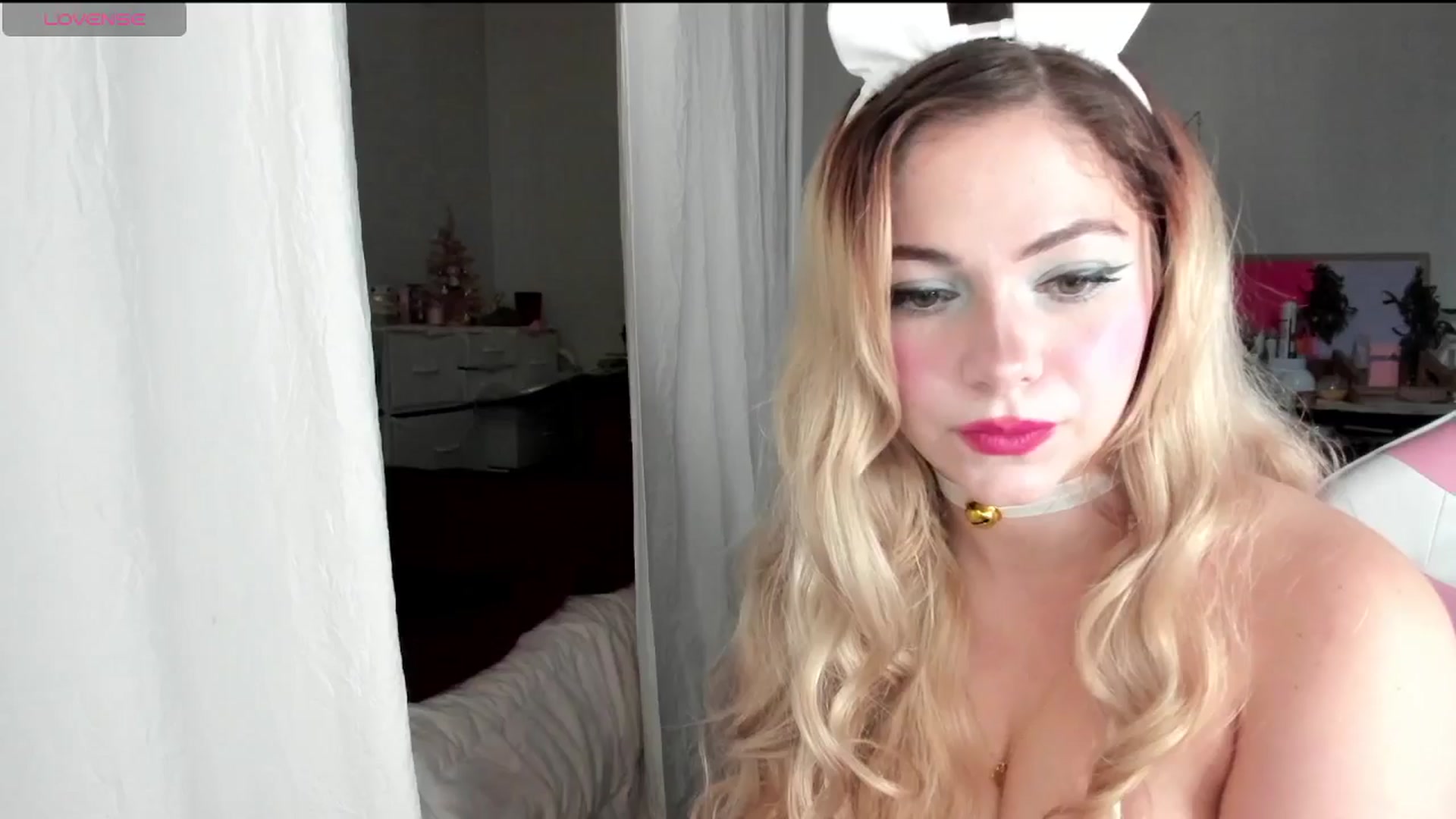 Gallery image thumbnail from lolypopbubble's myfreecams stream on, 12/10/2024, 21:44 image 9 of 20