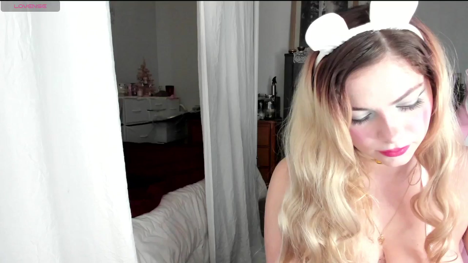 Gallery image thumbnail from lolypopbubble's myfreecams stream on, 12/10/2024, 21:44 image 7 of 20
