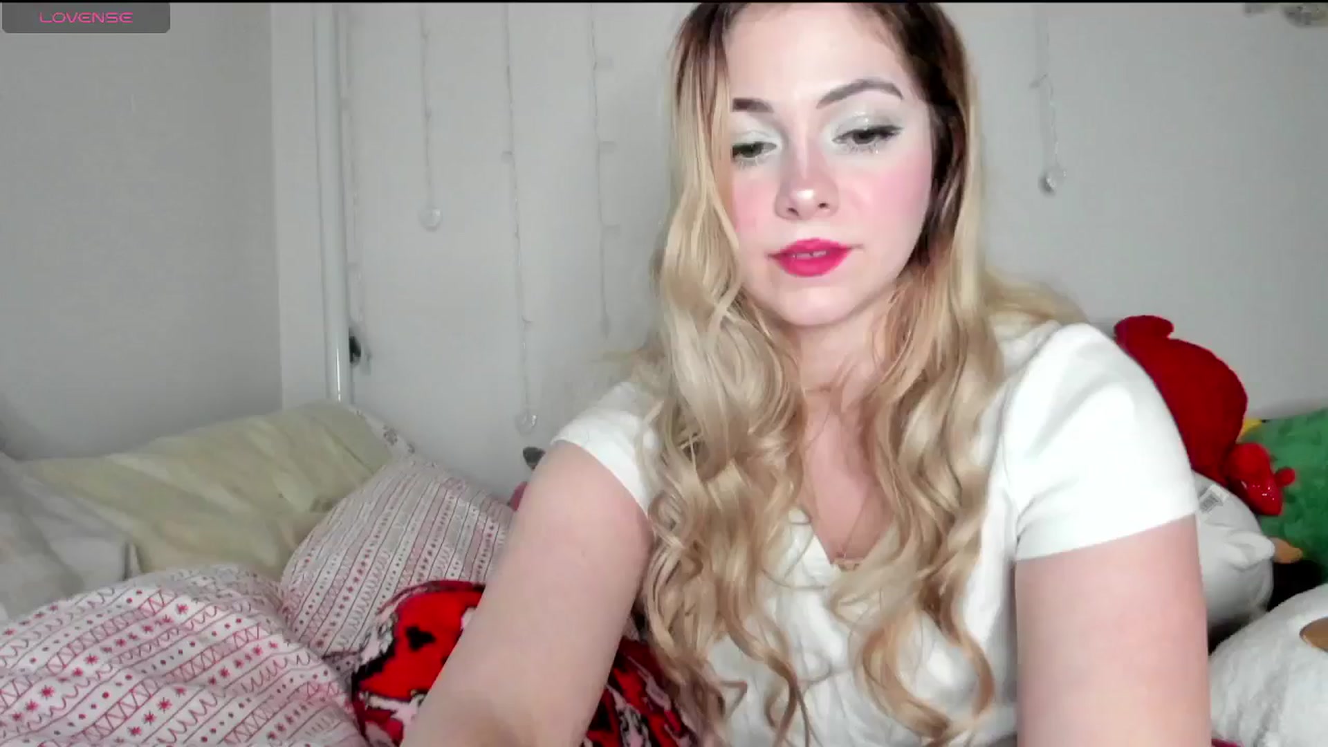 Gallery image thumbnail from lolypopbubble's myfreecams stream on, 12/11/2024, 21:12 image 19 of 20