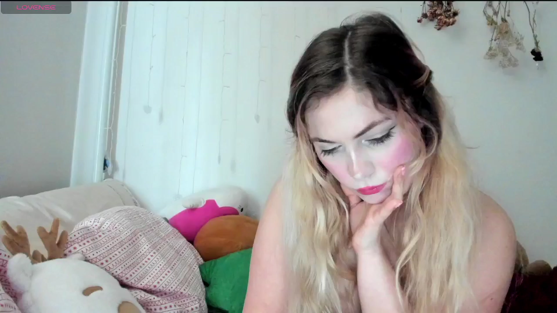 Gallery image thumbnail from lolypopbubble's myfreecams stream on, 12/13/2024, 18:31 image 14 of 20