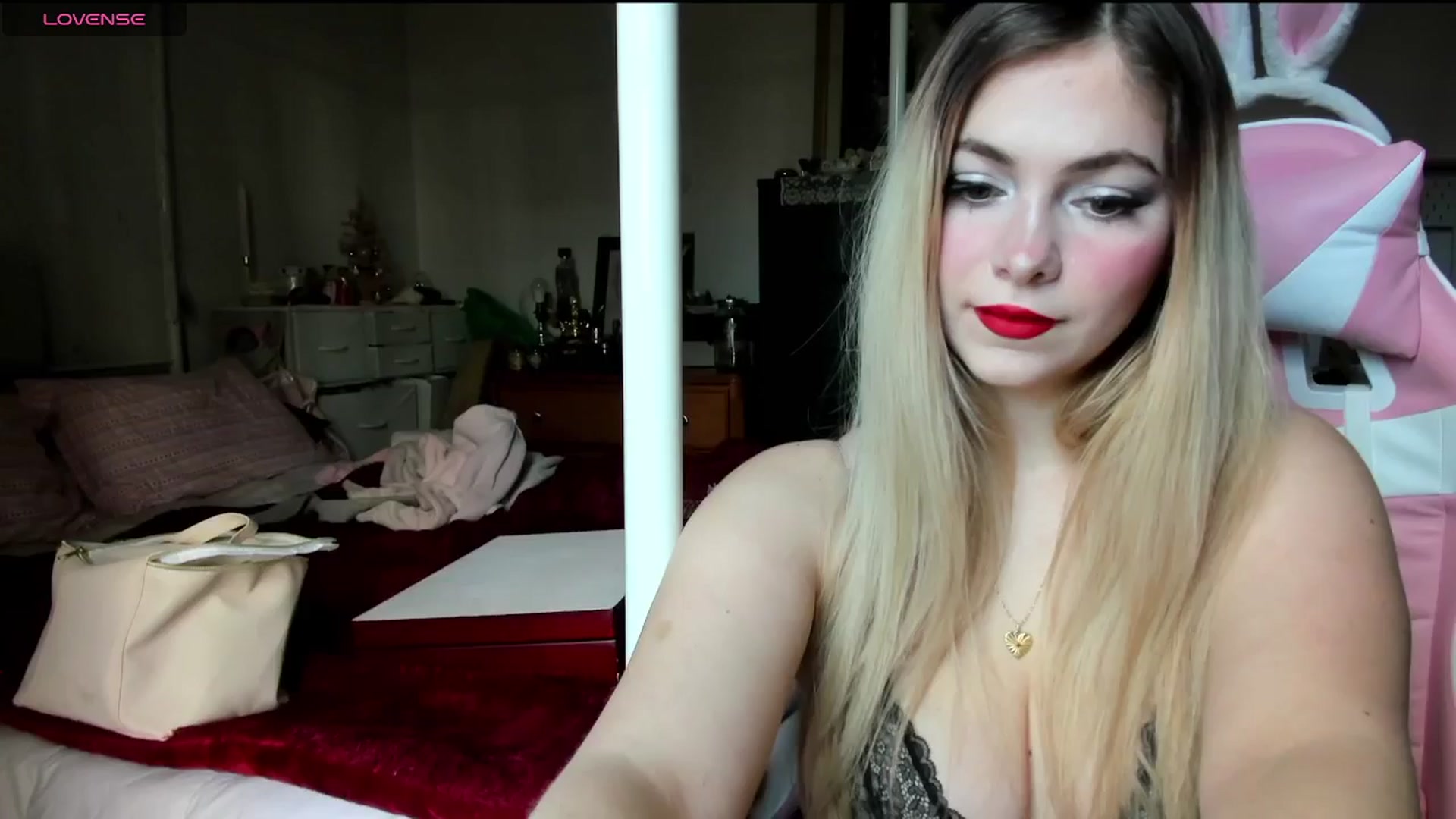 Gallery image thumbnail from lolypopbubble's myfreecams stream on, 01/02/2025, 20:03 image 18 of 20