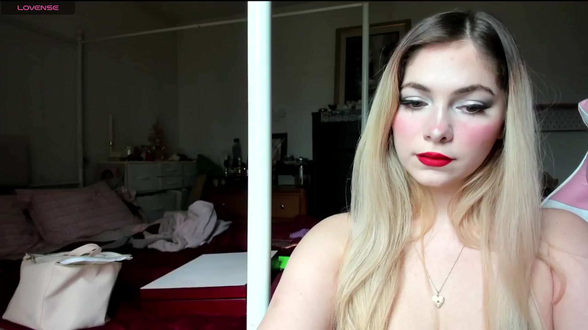 Gallery image thumbnail from lolypopbubble's myfreecams stream on, 01/02/2025, 20:03 image 7 of 20