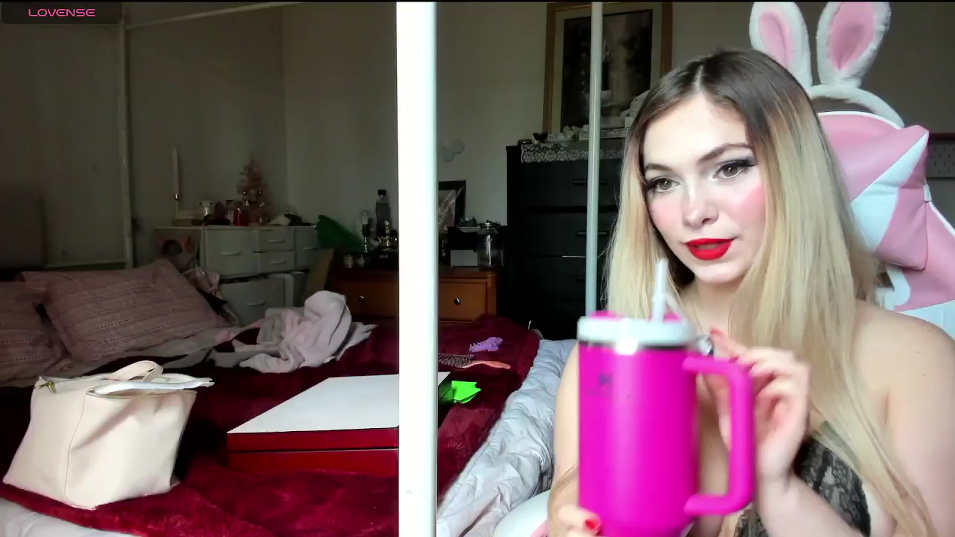 Gallery image thumbnail from lolypopbubble's myfreecams stream on, 01/02/2025, 20:03 image 10 of 20