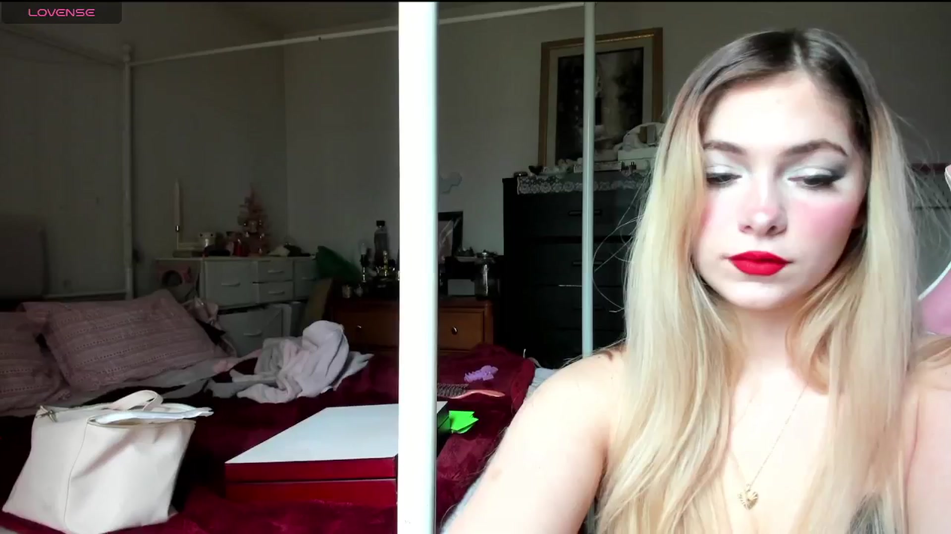 Gallery image thumbnail from lolypopbubble's myfreecams stream on, 01/02/2025, 20:03 image 6 of 20