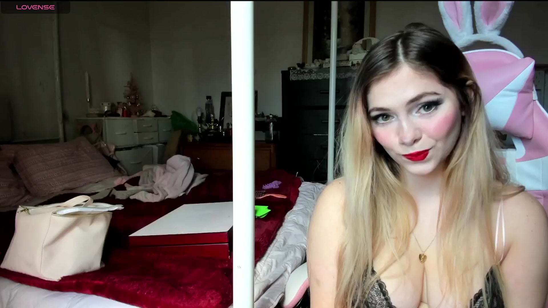 Gallery image thumbnail from lolypopbubble's myfreecams stream on, 01/02/2025, 20:03 image 17 of 20