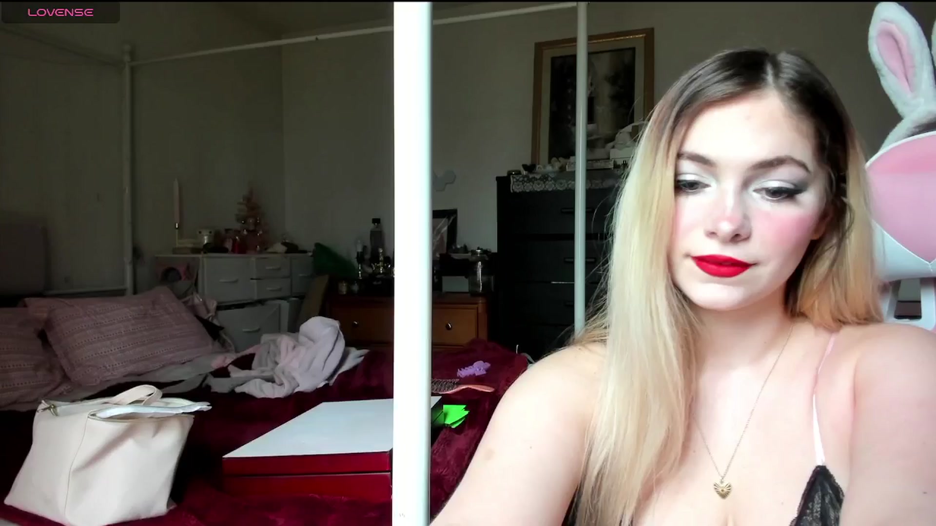 Gallery image thumbnail from lolypopbubble's myfreecams stream on, 01/02/2025, 20:03 image 4 of 20