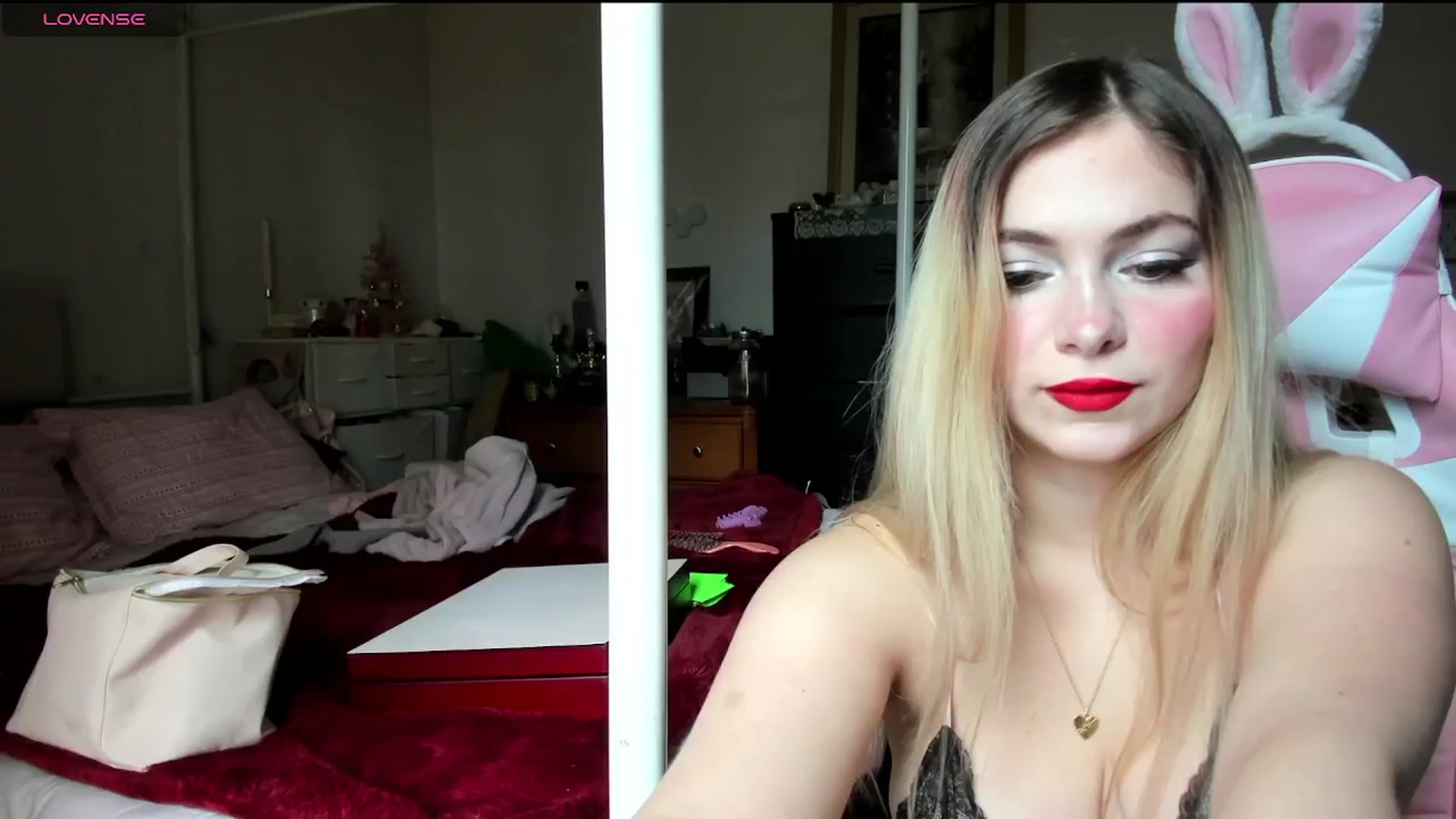 Gallery image thumbnail from lolypopbubble's myfreecams stream on, 01/02/2025, 20:03 image 9 of 20