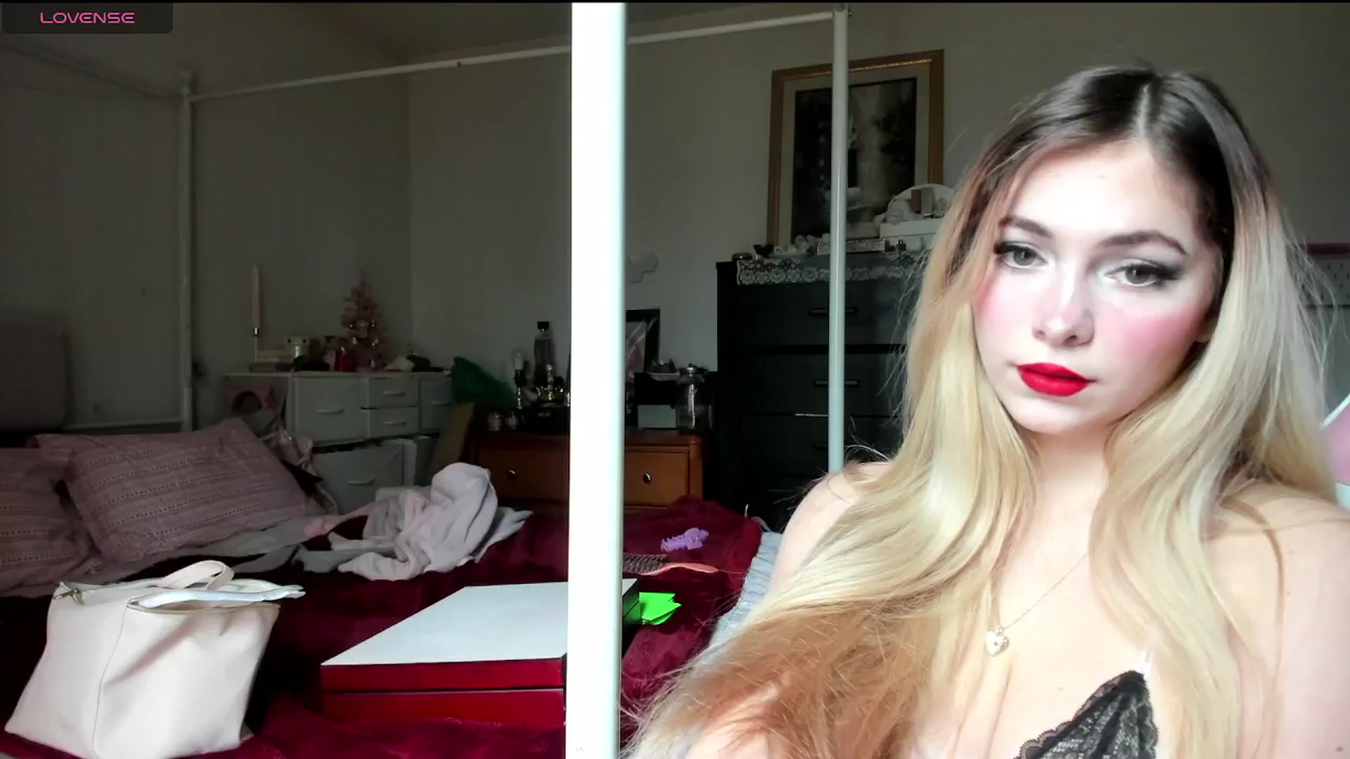 Gallery image thumbnail from lolypopbubble's myfreecams stream on, 01/02/2025, 20:03 image 5 of 20