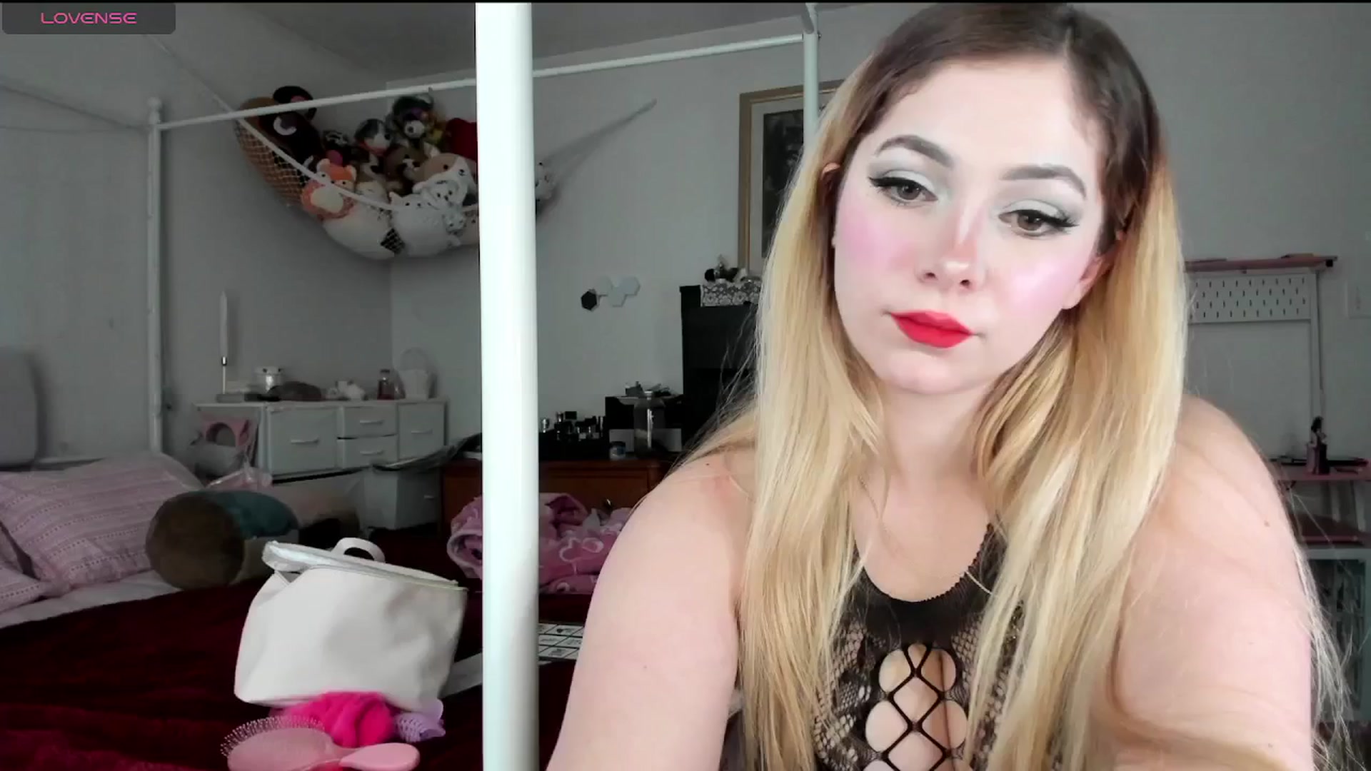 Gallery image thumbnail from lolypopbubble's myfreecams stream on, 01/13/2025, 21:11 image 7 of 20