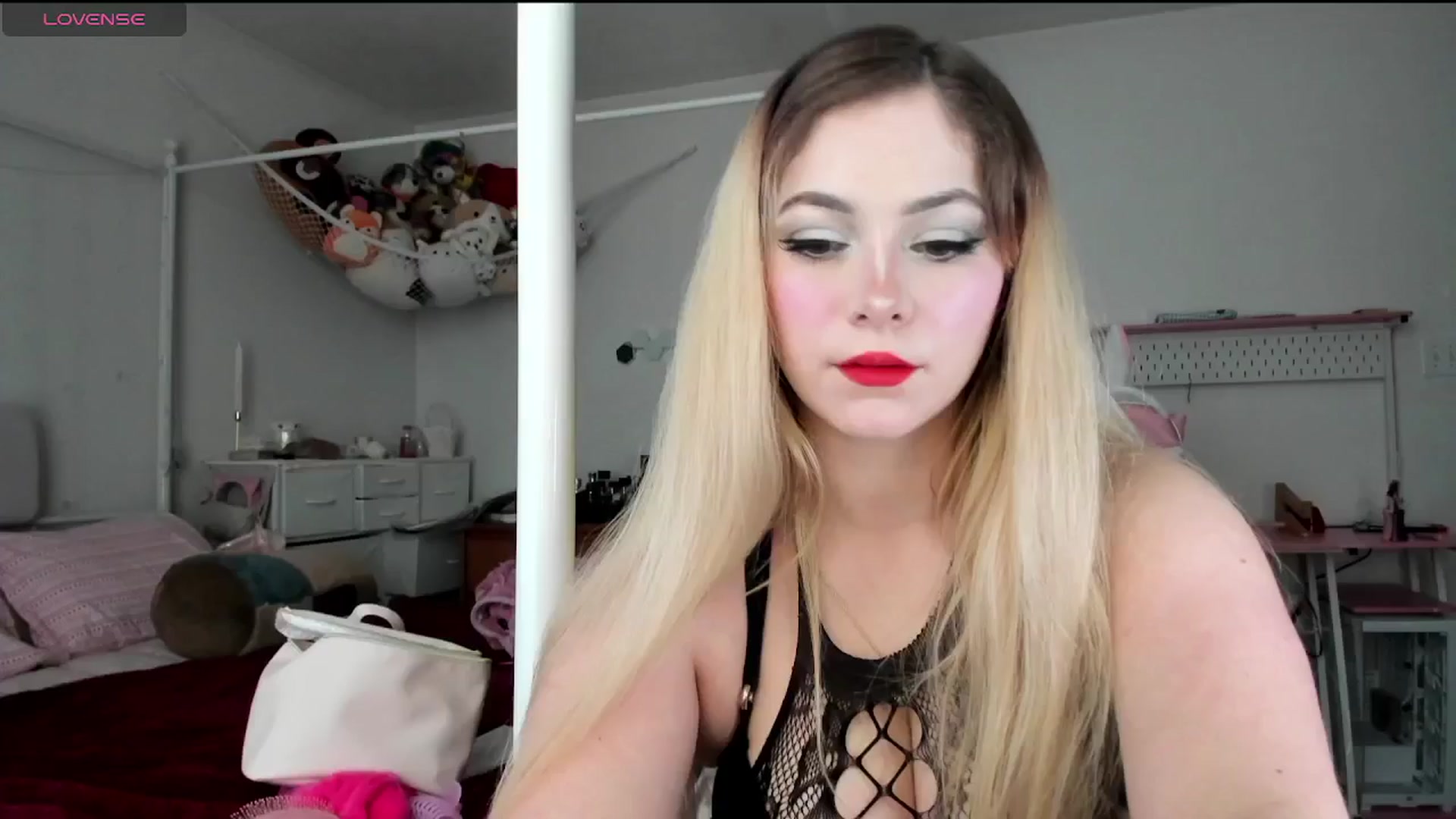 Gallery image thumbnail from lolypopbubble's myfreecams stream on, 01/13/2025, 21:11 image 1 of 20