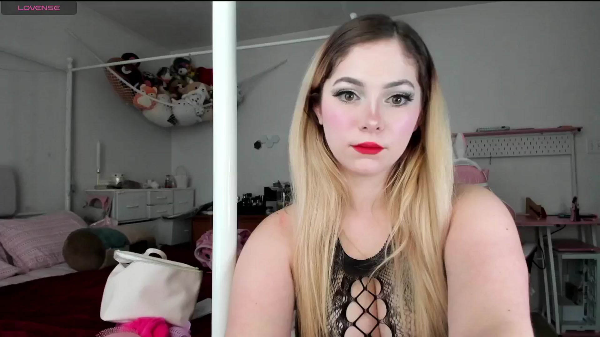 Gallery image thumbnail from lolypopbubble's myfreecams stream on, 01/13/2025, 21:11 image 2 of 20