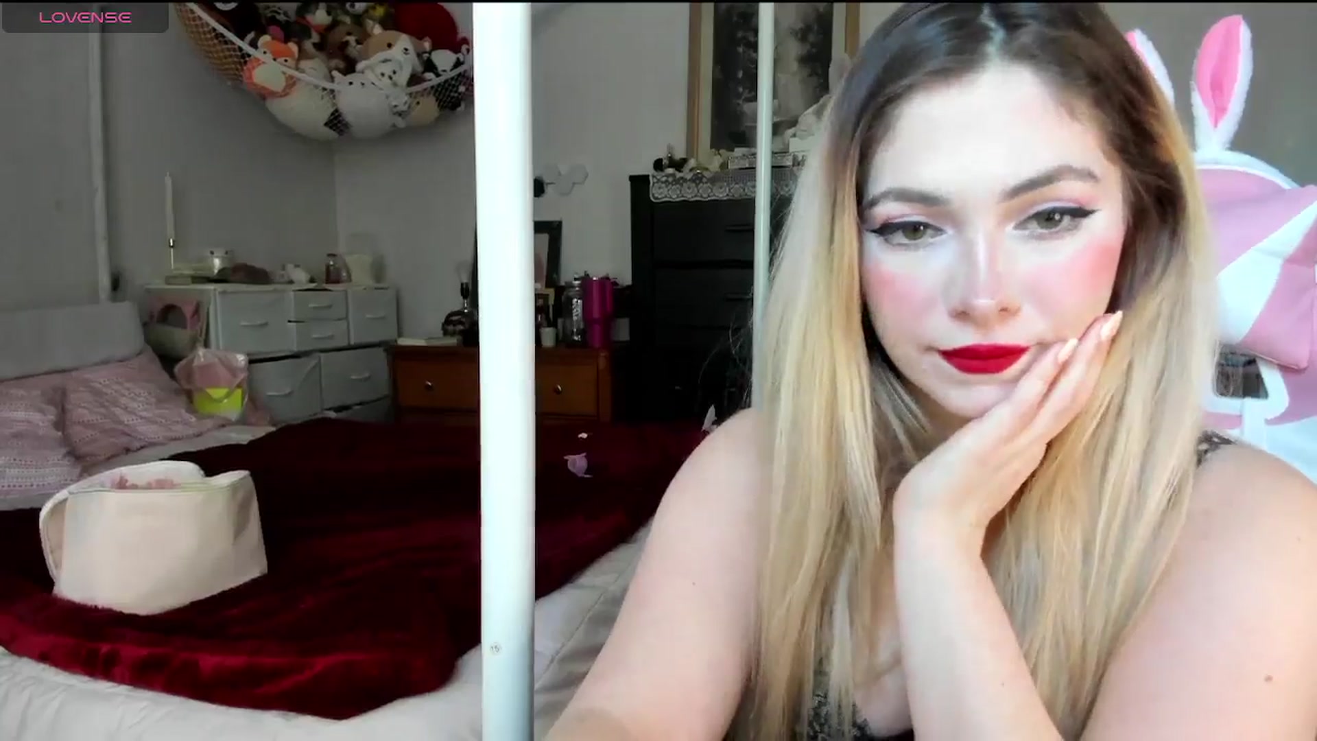 Gallery image thumbnail from lolypopbubble's myfreecams stream on, 01/14/2025, 19:32 image 10 of 20