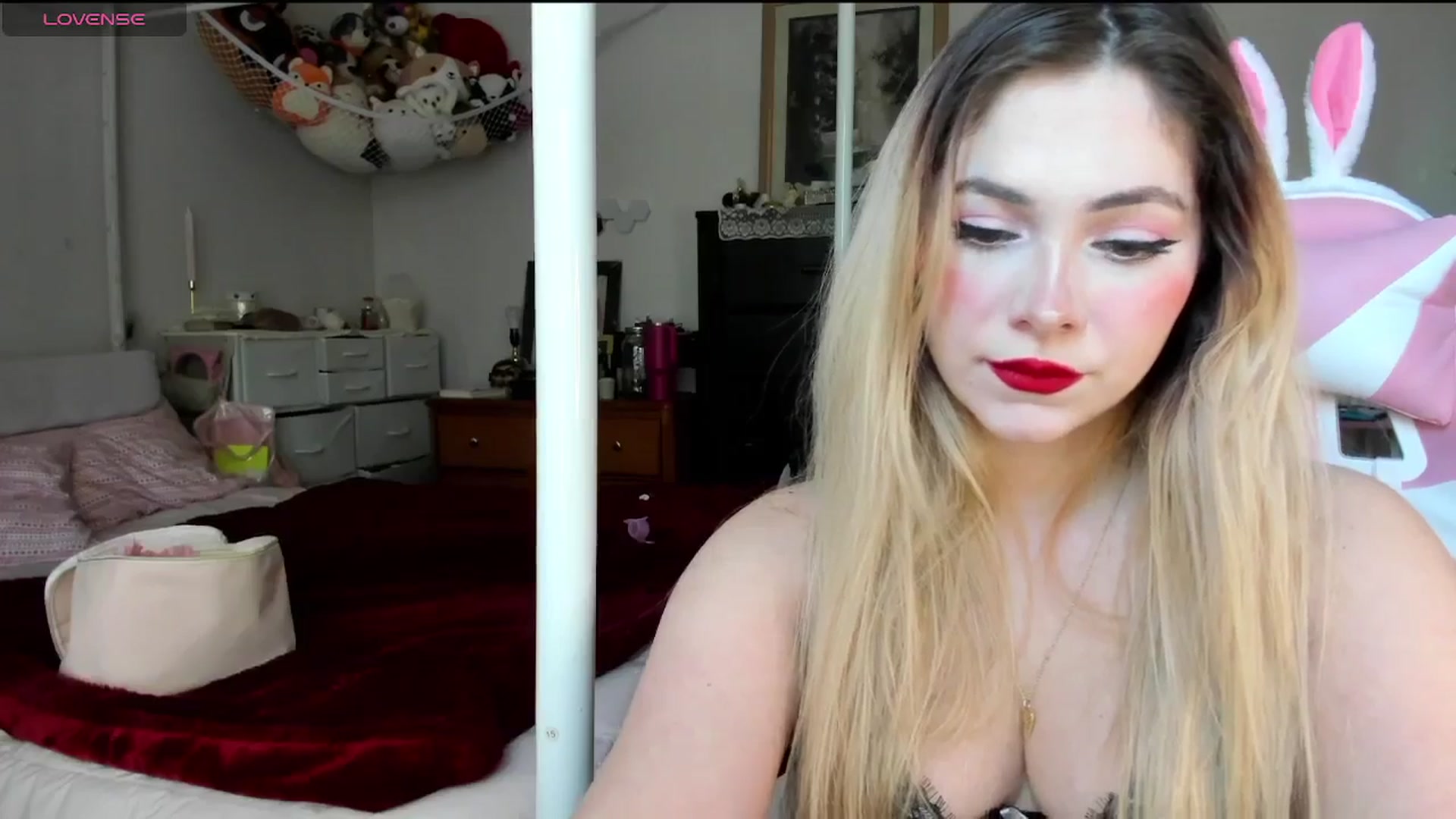 Gallery image thumbnail from lolypopbubble's myfreecams stream on, 01/14/2025, 19:32 image 6 of 20