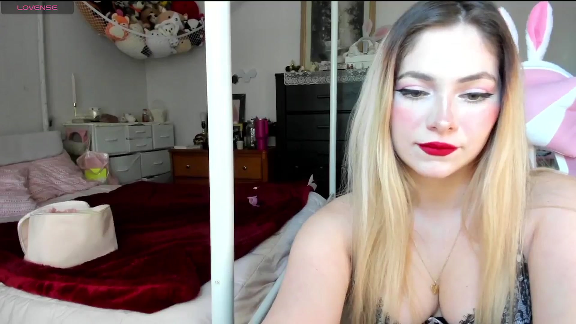 Gallery image thumbnail from lolypopbubble's myfreecams stream on, 01/14/2025, 19:32 image 17 of 20