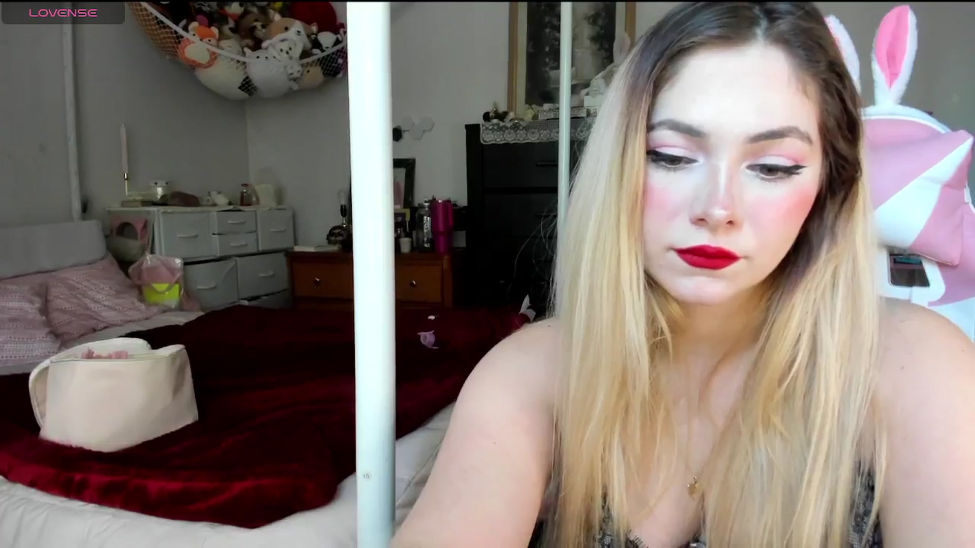 Gallery image thumbnail from lolypopbubble's myfreecams stream on, 01/14/2025, 19:32 image 11 of 20