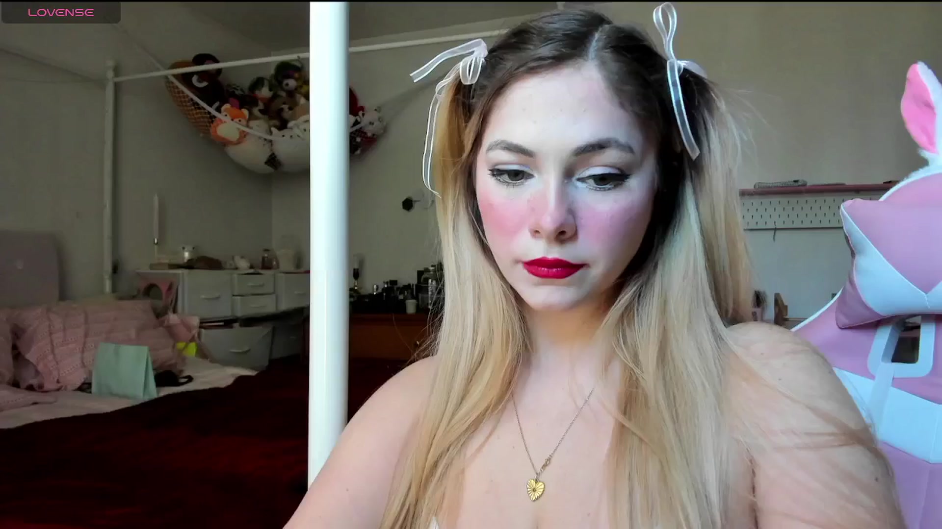 Gallery image thumbnail from lolypopbubble's myfreecams stream on, 01/15/2025, 18:01 image 6 of 20
