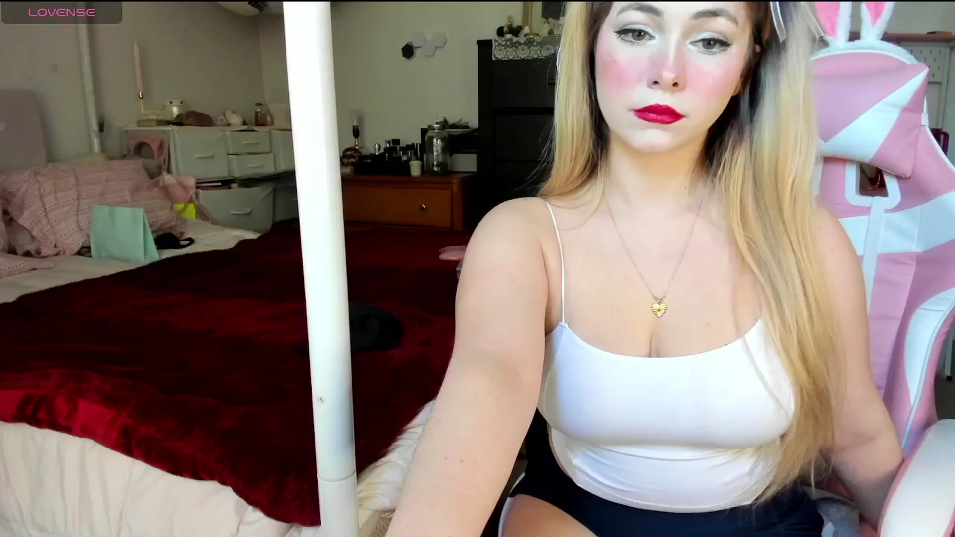 Gallery image thumbnail from lolypopbubble's myfreecams stream on, 01/15/2025, 18:01 image 15 of 20