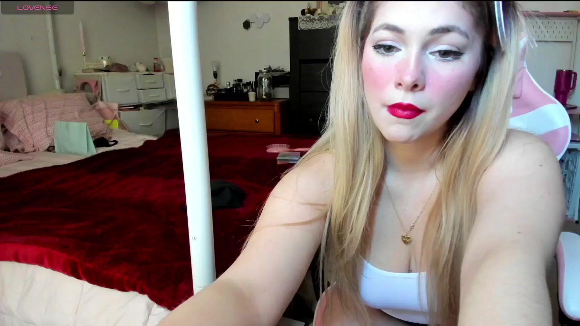 Gallery image thumbnail from lolypopbubble's myfreecams stream on, 01/15/2025, 18:01 image 12 of 20