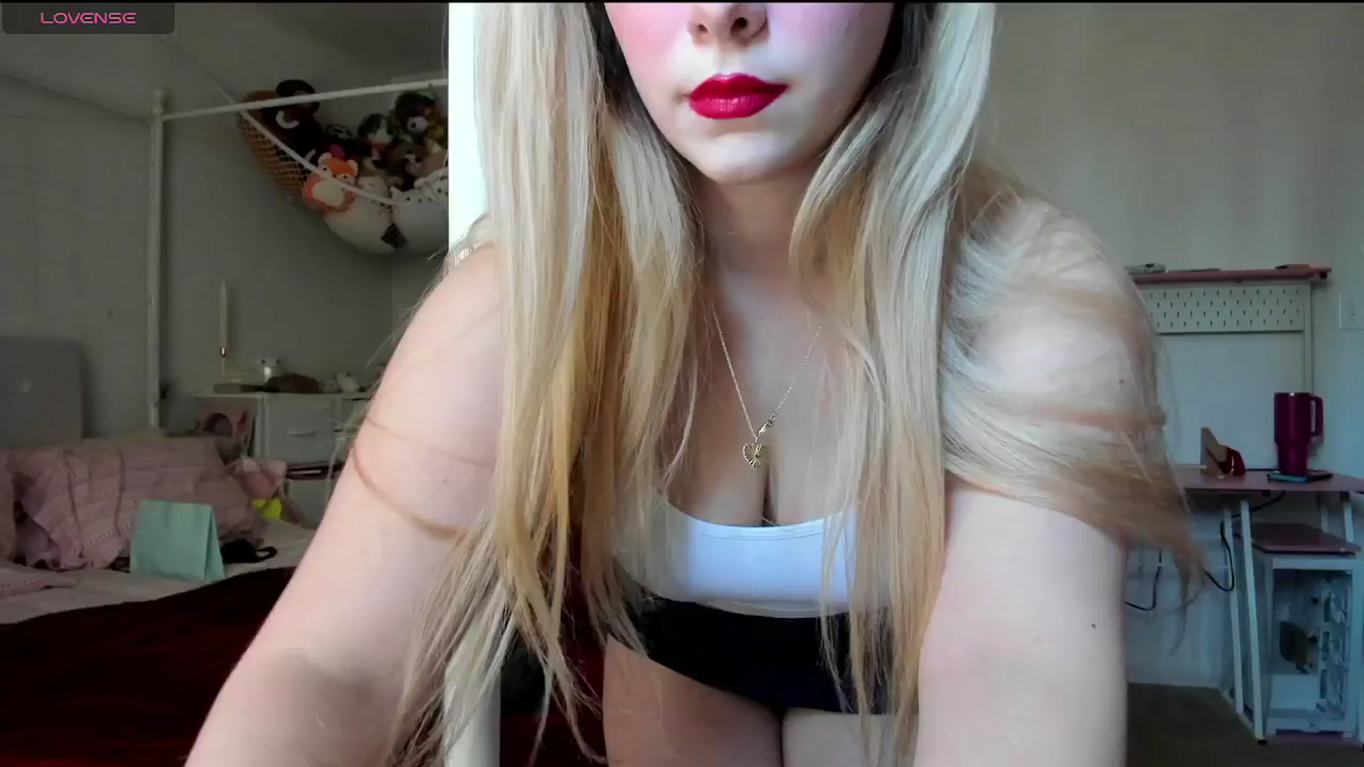Gallery image thumbnail from lolypopbubble's myfreecams stream on, 01/15/2025, 18:01 image 4 of 20