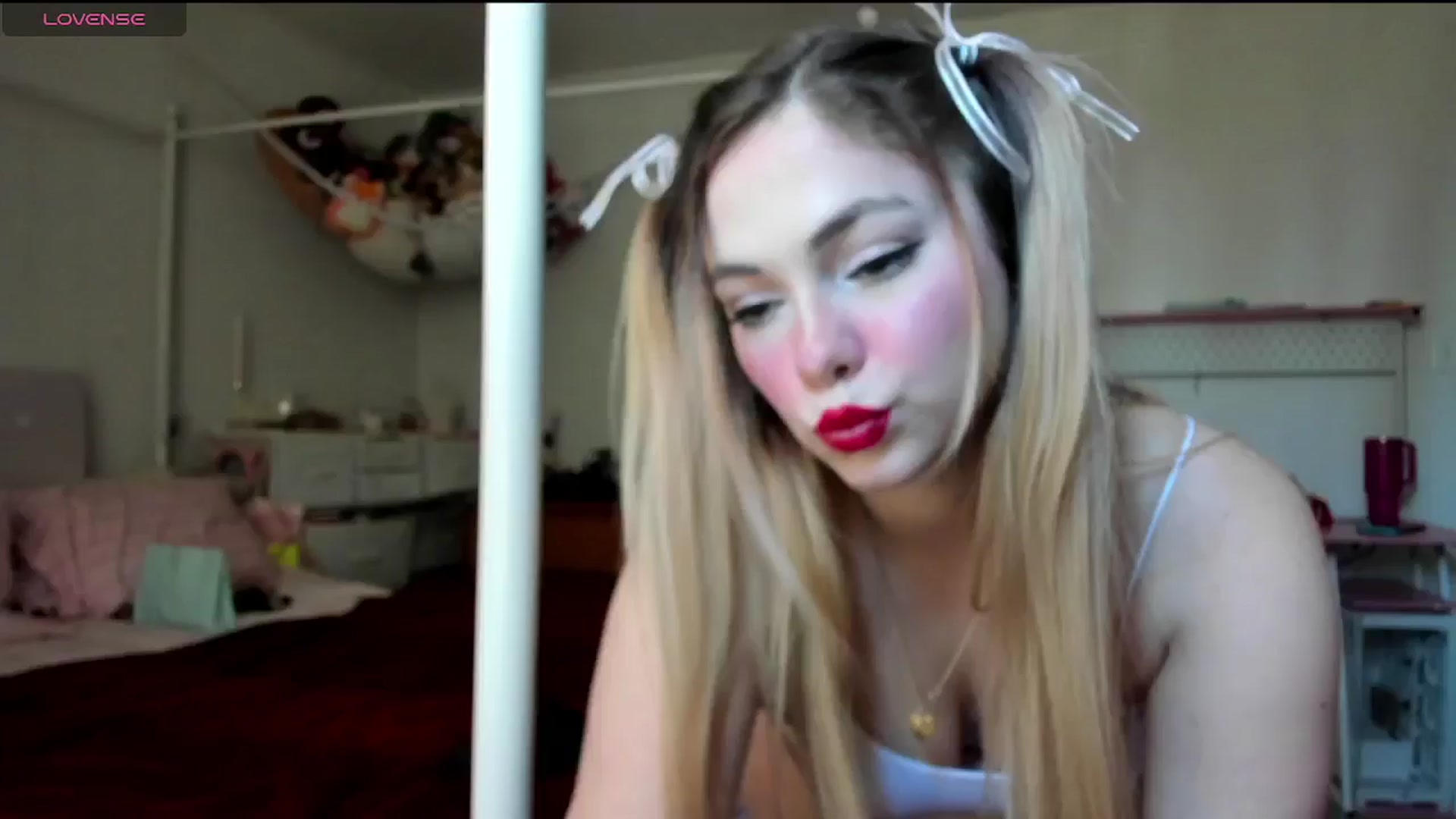 Gallery image thumbnail from lolypopbubble's myfreecams stream on, 01/15/2025, 18:01 image 2 of 20