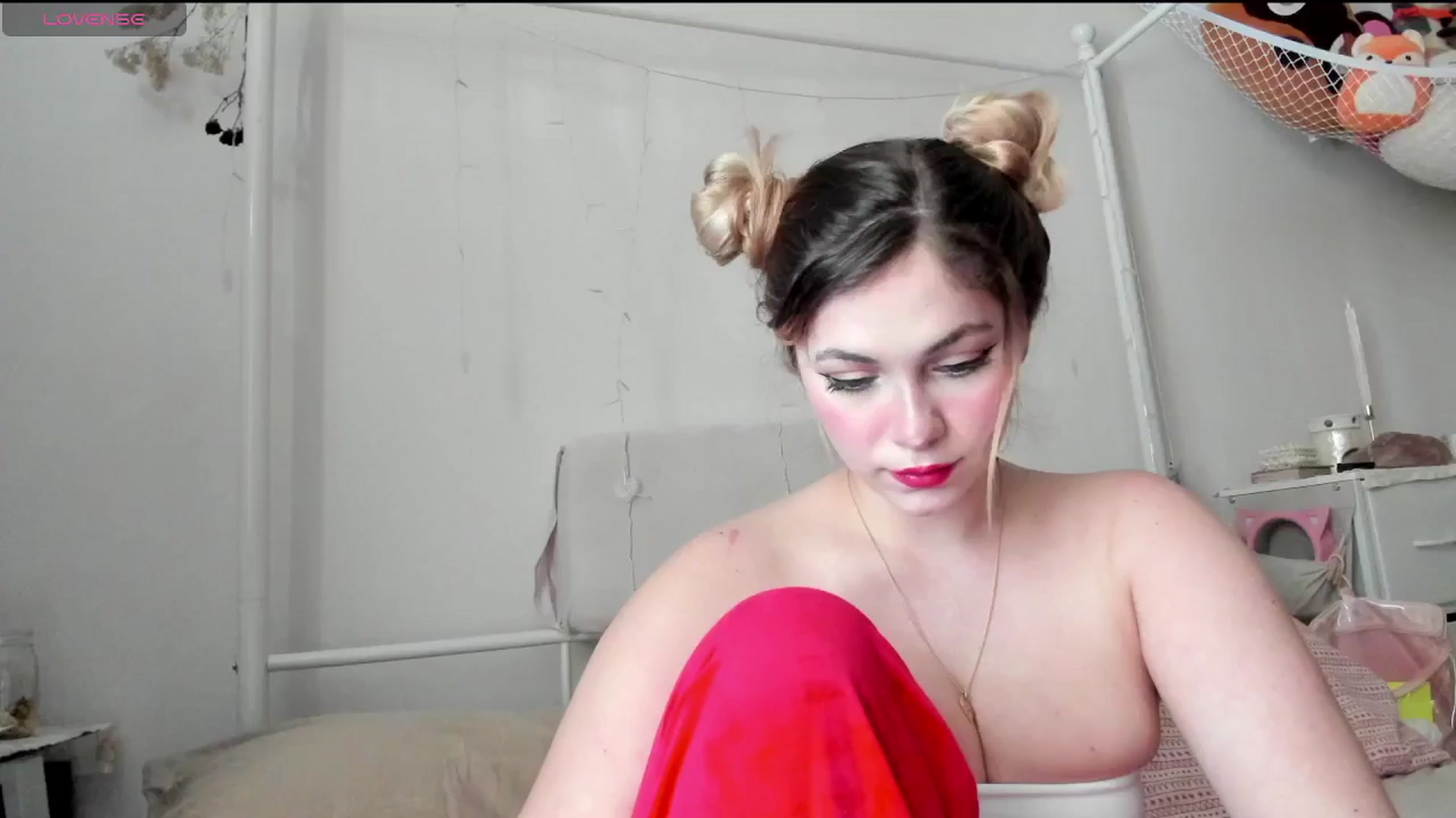Gallery image thumbnail from lolypopbubble's myfreecams stream on, 01/16/2025, 20:31 image 9 of 20