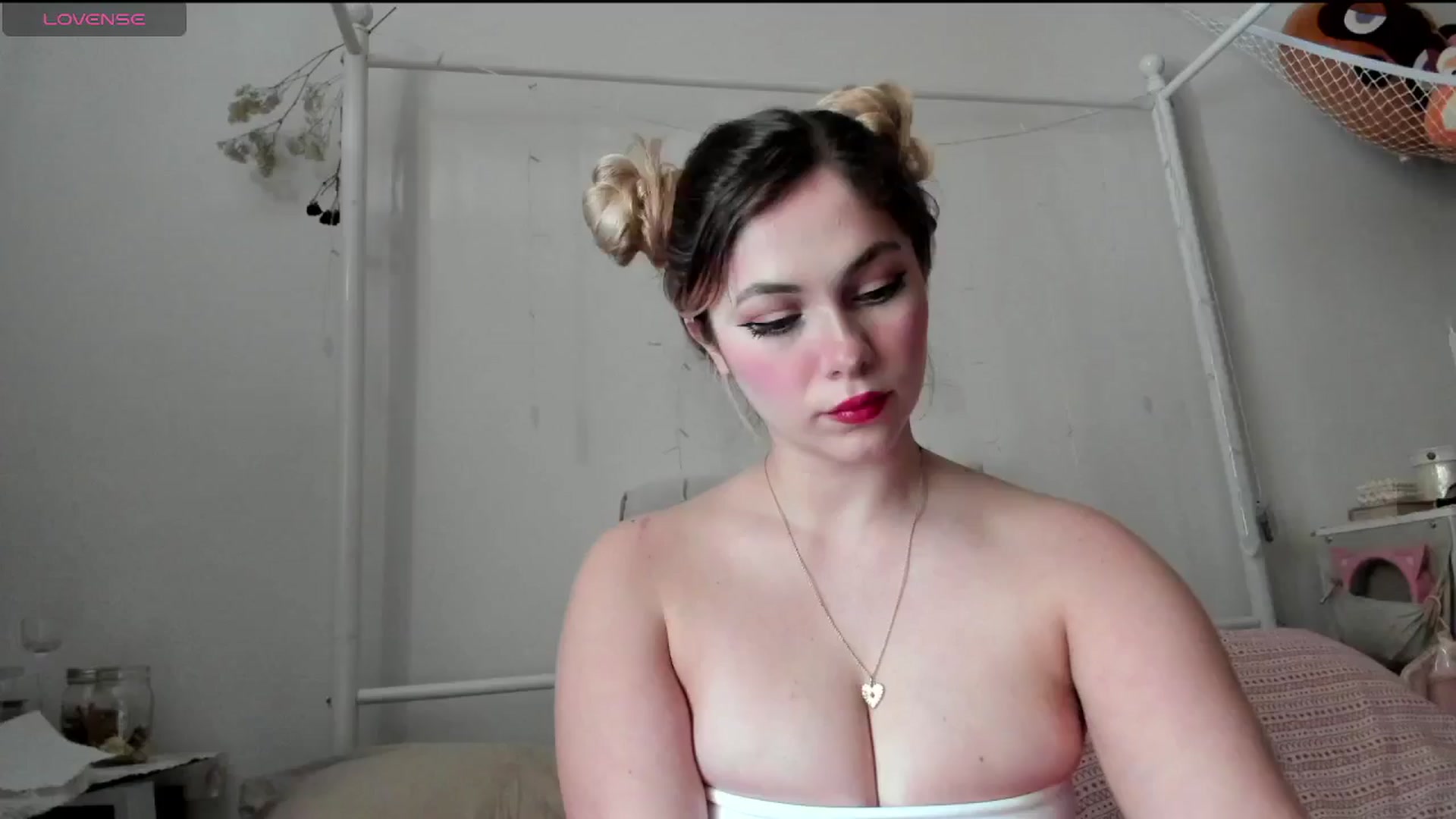 Gallery image thumbnail from lolypopbubble's myfreecams stream on, 01/16/2025, 20:31 image 11 of 20
