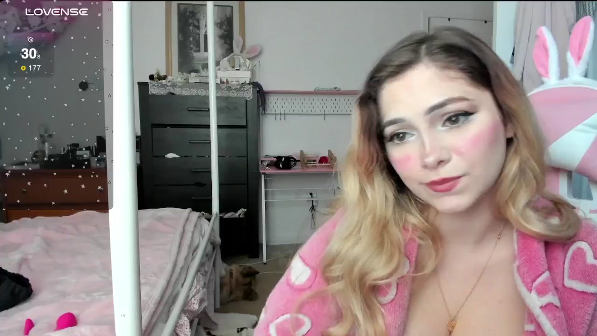 Gallery image thumbnail from lolypopbubble's myfreecams stream on, 01/22/2025, 19:30 image 1 of 20