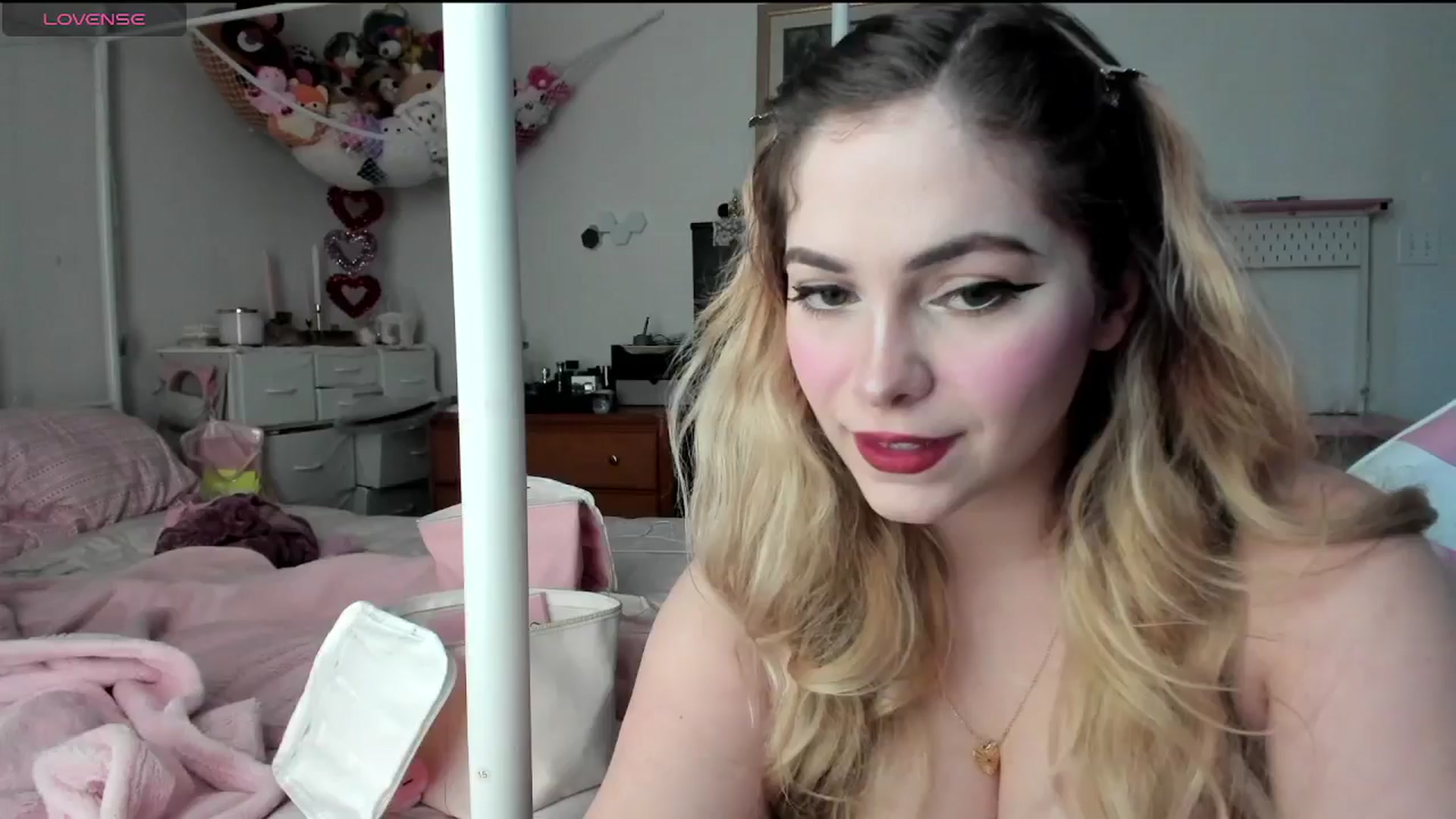 Gallery image thumbnail from lolypopbubble's myfreecams stream on, 01/23/2025, 21:38 image 9 of 20