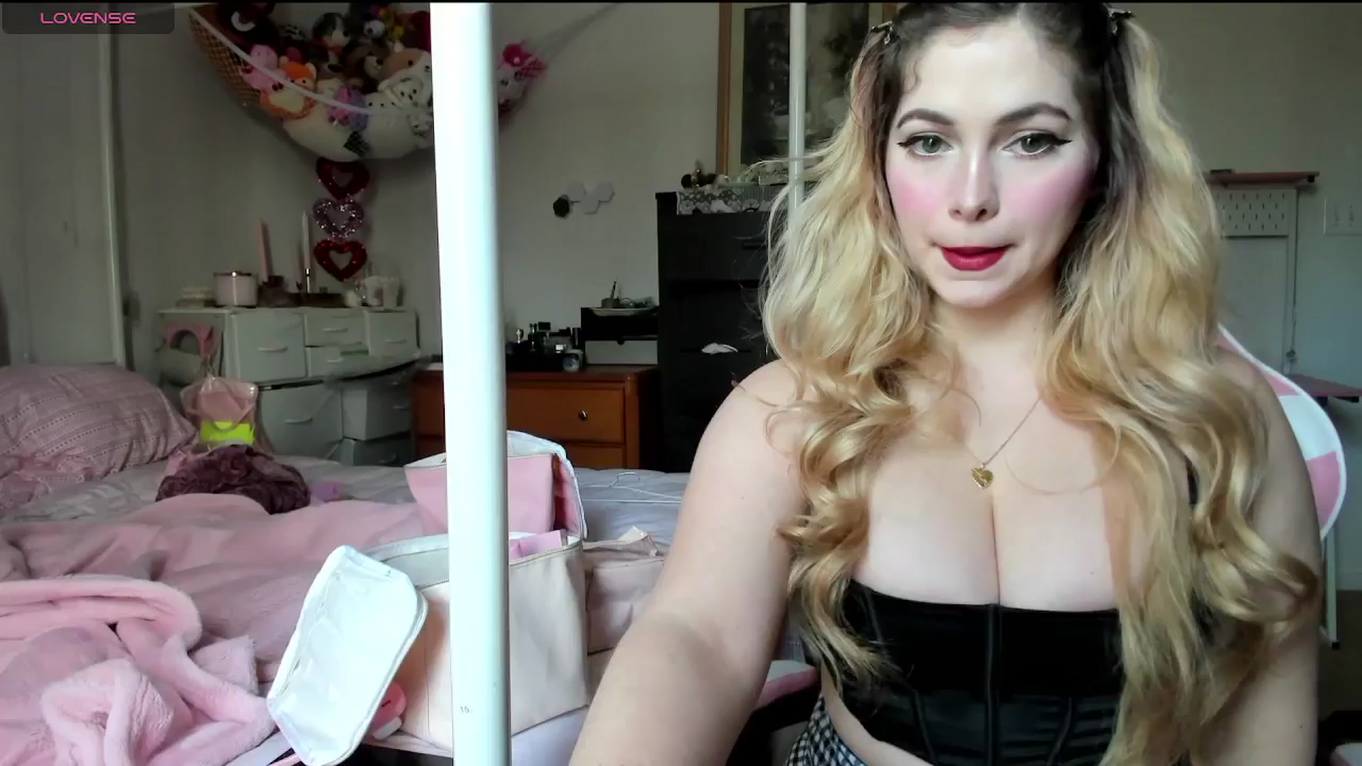 Gallery image thumbnail from lolypopbubble's myfreecams stream on, 01/23/2025, 21:38 image 1 of 20
