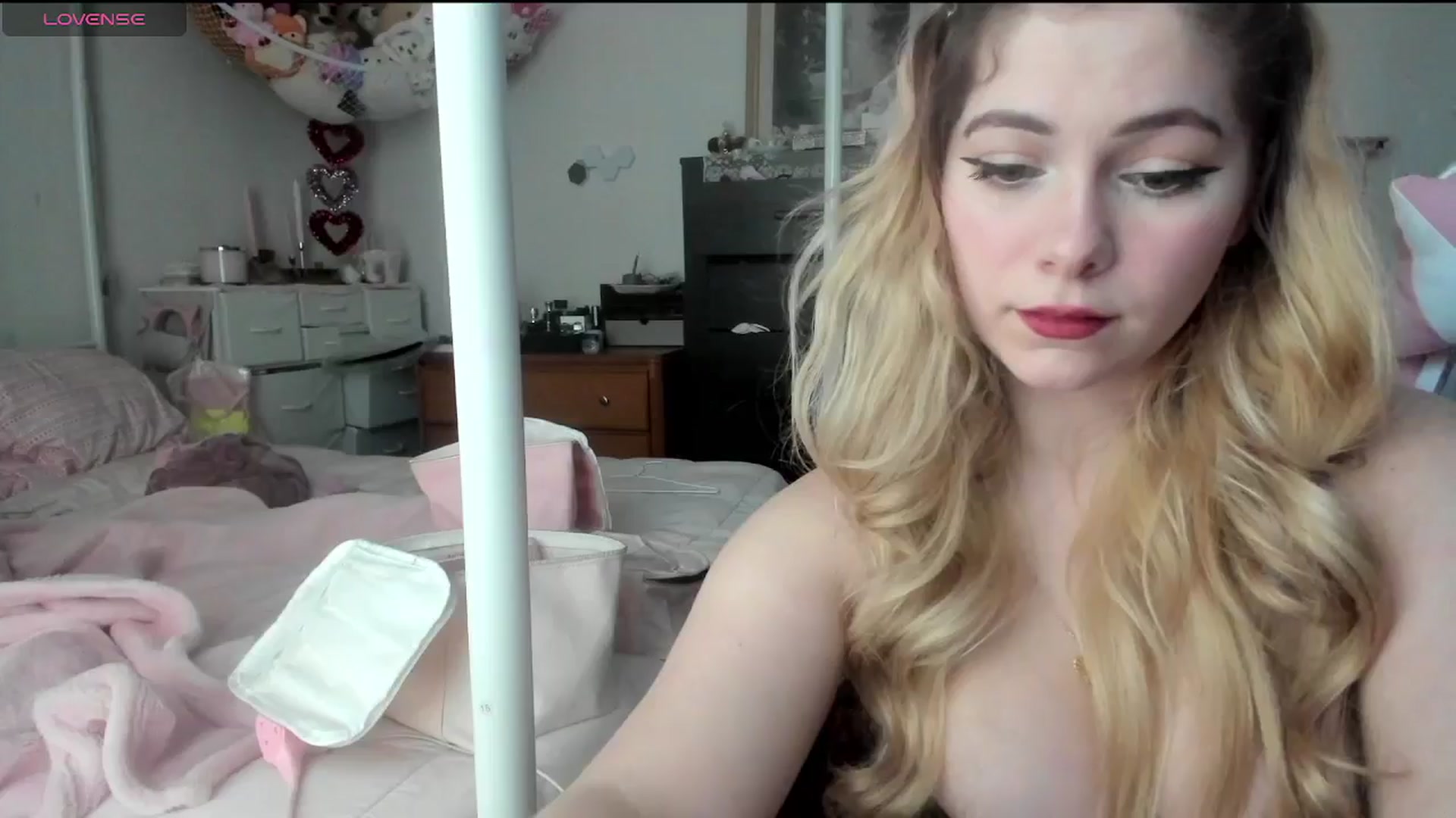 Gallery image thumbnail from lolypopbubble's myfreecams stream on, 01/23/2025, 21:38 image 15 of 20
