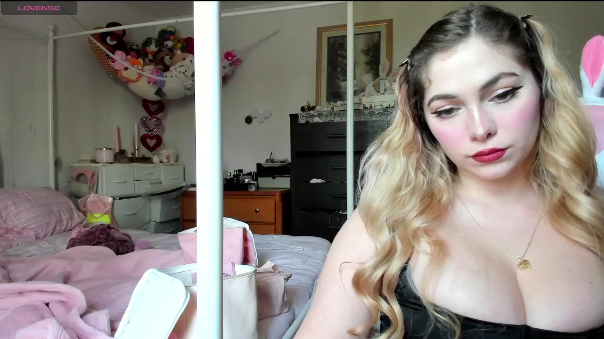 Gallery image thumbnail from lolypopbubble's myfreecams stream on, 01/23/2025, 21:38 image 4 of 20