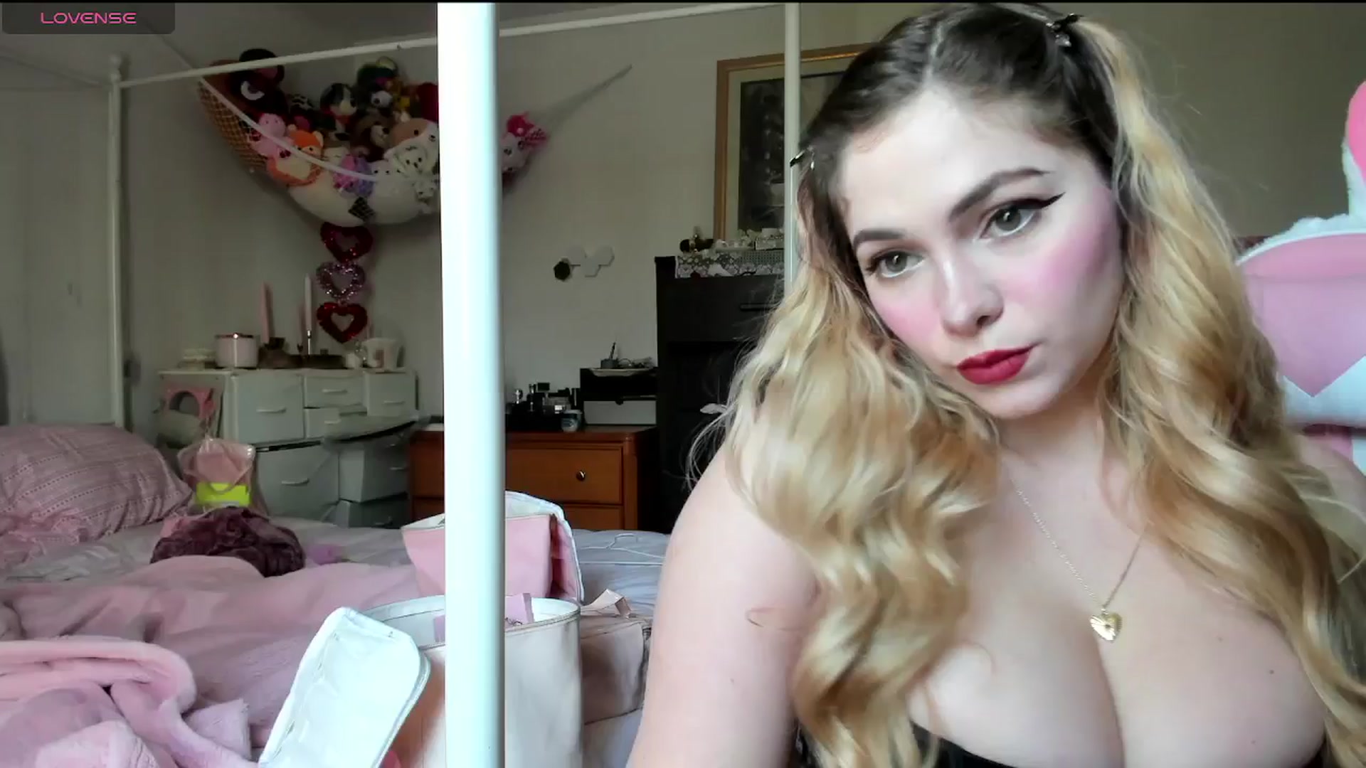 Gallery image thumbnail from lolypopbubble's myfreecams stream on, 01/23/2025, 21:38 image 5 of 20