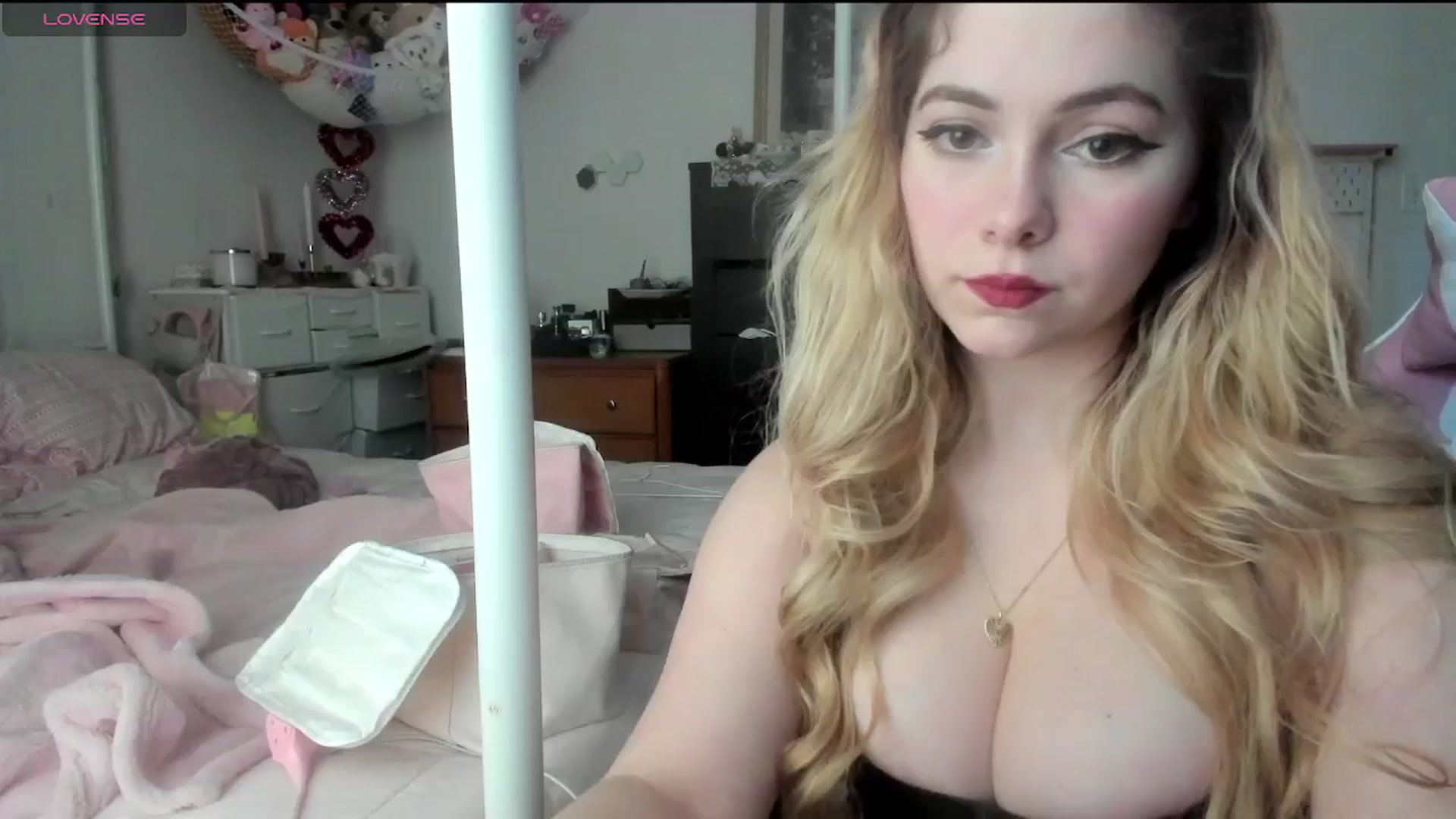 Gallery image thumbnail from lolypopbubble's myfreecams stream on, 01/23/2025, 21:38 image 20 of 20