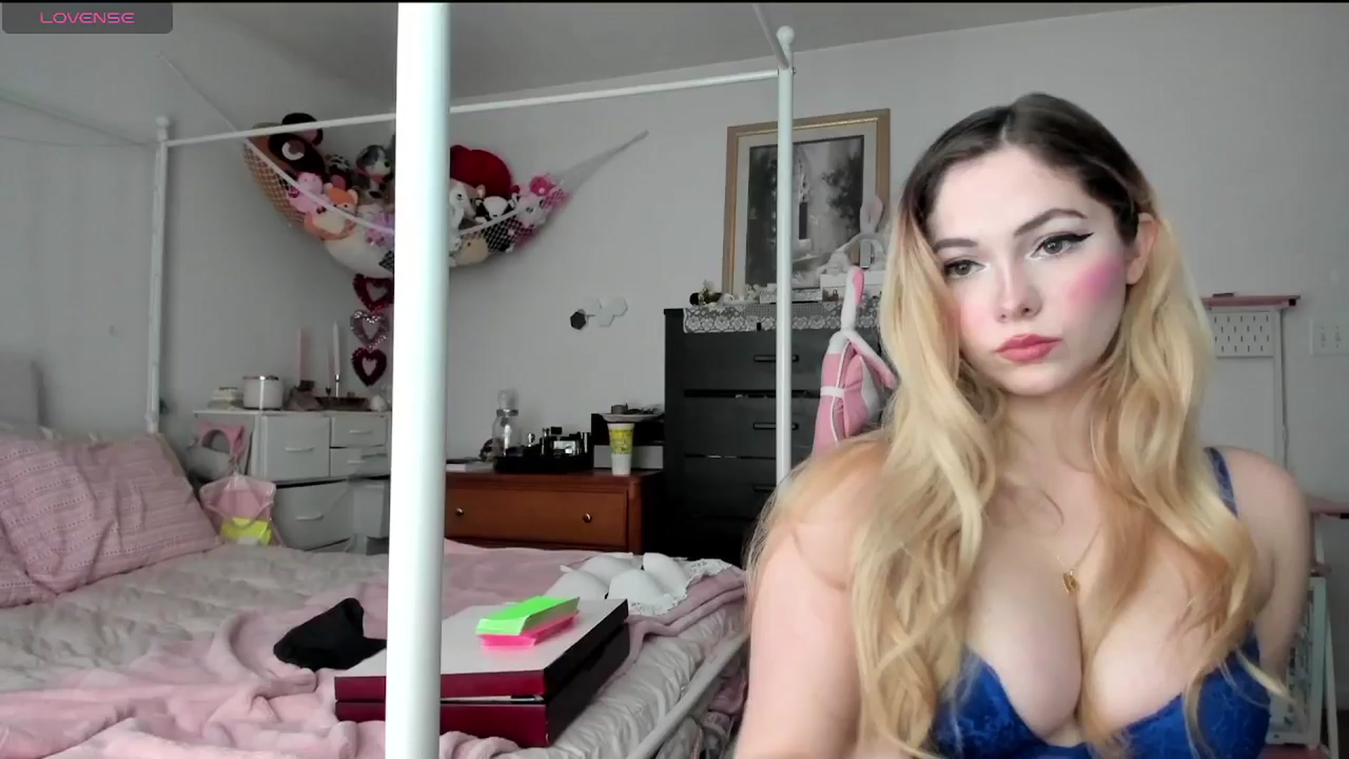 Gallery image thumbnail from lolypopbubble's myfreecams stream on, 01/27/2025, 20:34 image 7 of 20