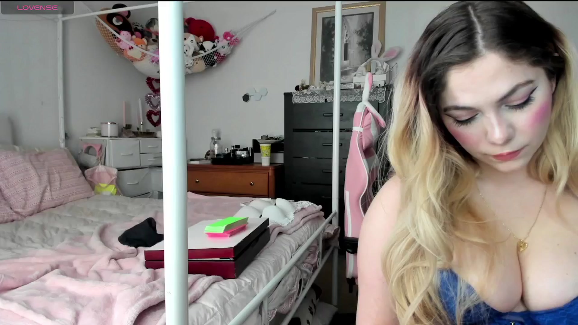 Gallery image thumbnail from lolypopbubble's myfreecams stream on, 01/27/2025, 20:34 image 14 of 20