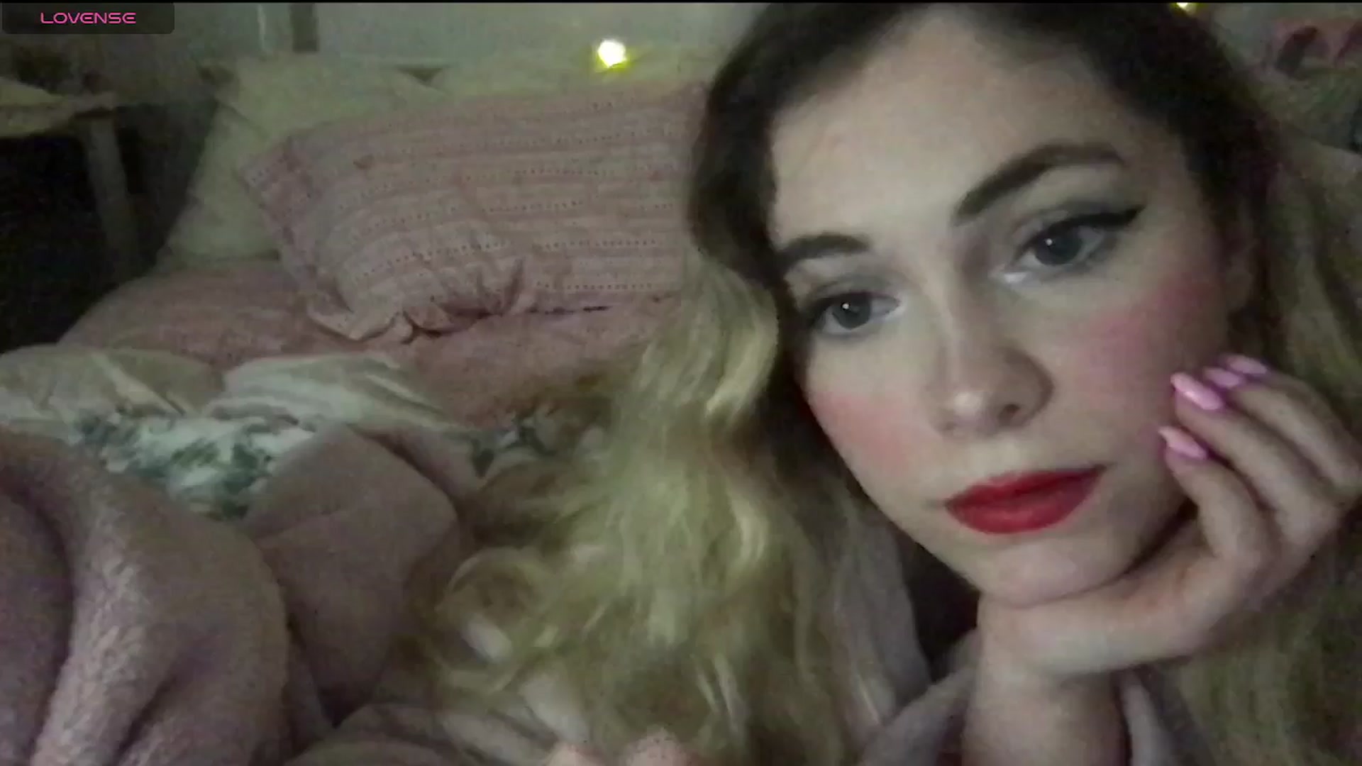 Gallery image thumbnail from lolypopbubble's myfreecams stream on, 01/31/2025, 22:03 image 16 of 20