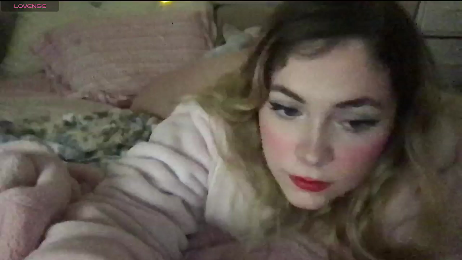 Gallery image thumbnail from lolypopbubble's myfreecams stream on, 01/31/2025, 22:03 image 10 of 20