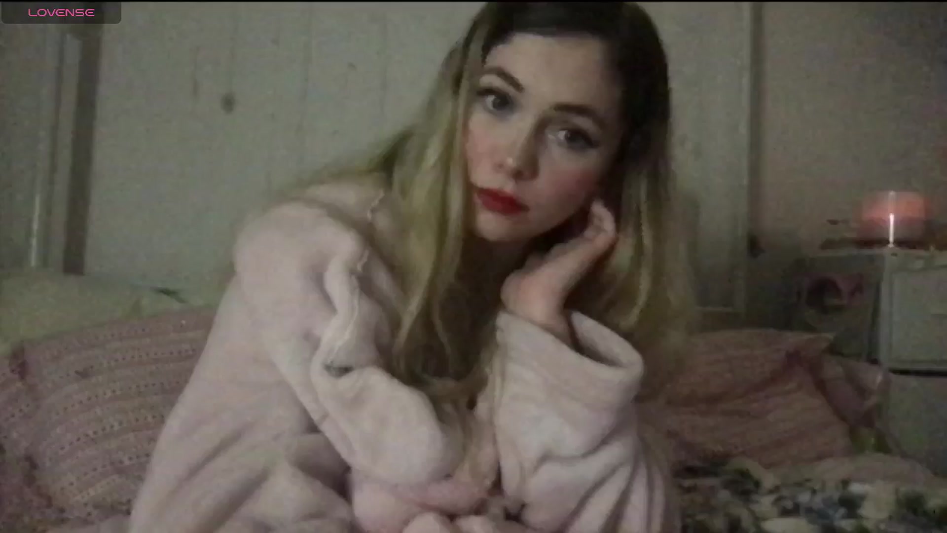 Gallery image thumbnail from lolypopbubble's myfreecams stream on, 01/31/2025, 22:03 image 5 of 20