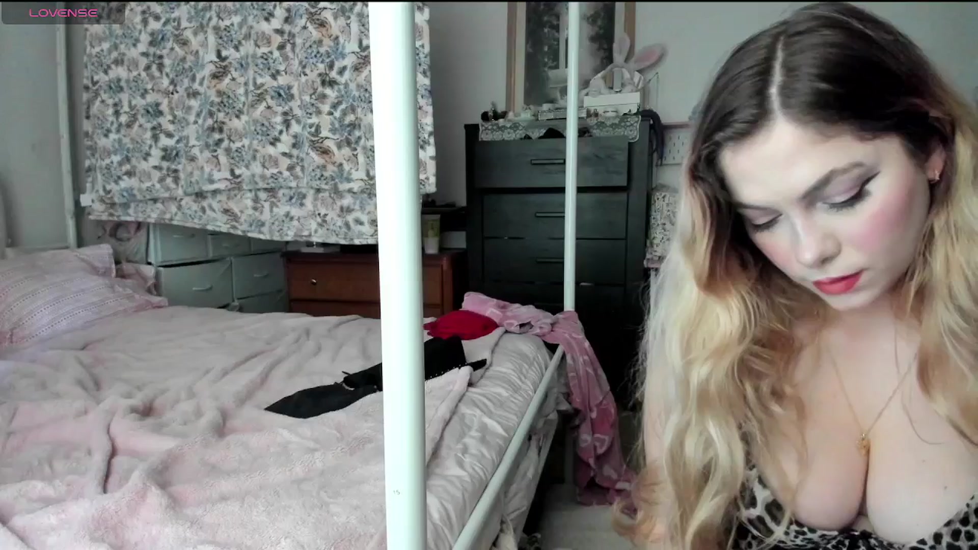 Gallery image thumbnail from lolypopbubble's myfreecams stream on, 02/04/2025, 19:10 image 18 of 20