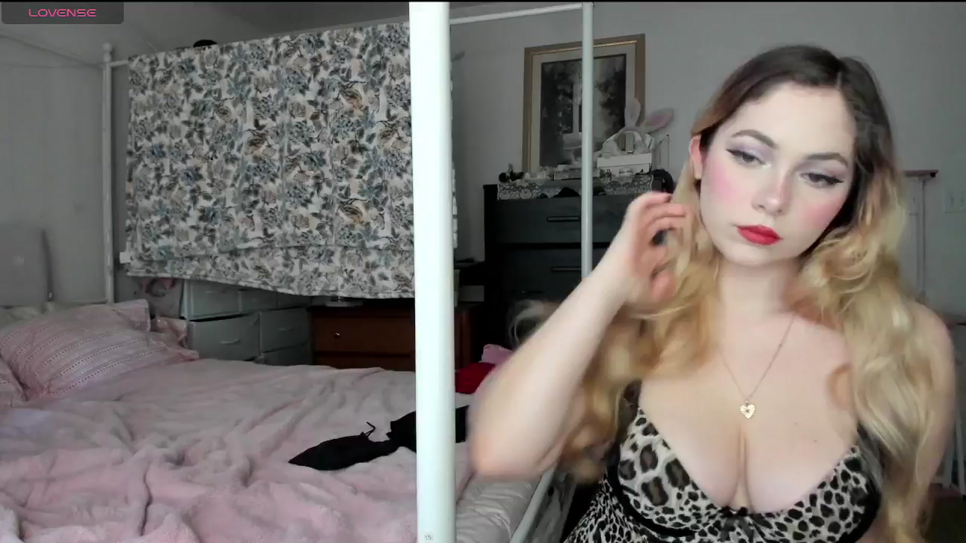 Gallery image thumbnail from lolypopbubble's myfreecams stream on, 02/04/2025, 19:10 image 1 of 20