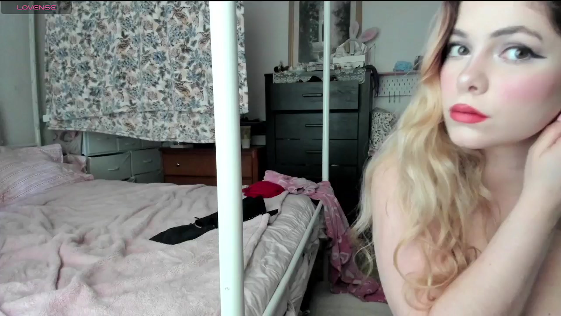 Gallery image thumbnail from lolypopbubble's myfreecams stream on, 02/04/2025, 19:10 image 14 of 20