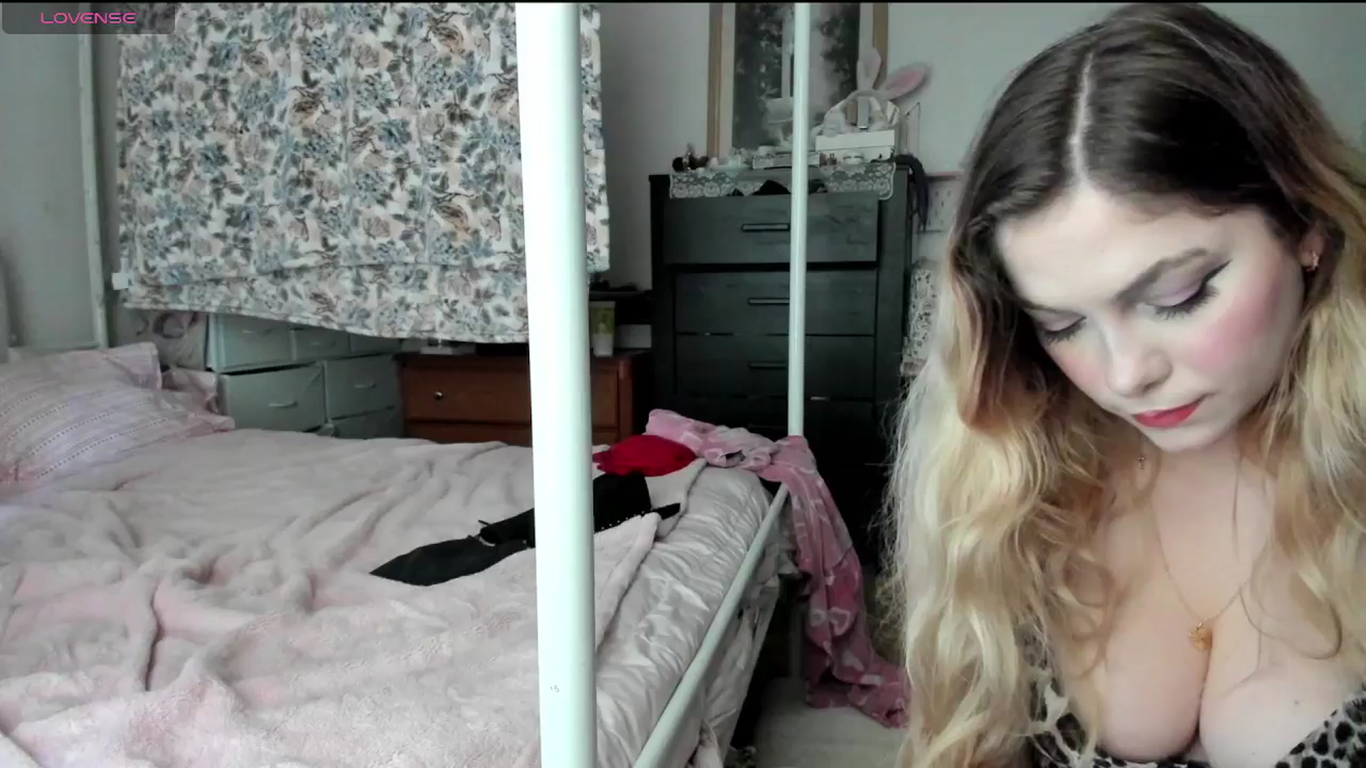 Gallery image thumbnail from lolypopbubble's myfreecams stream on, 02/04/2025, 19:10 image 20 of 20