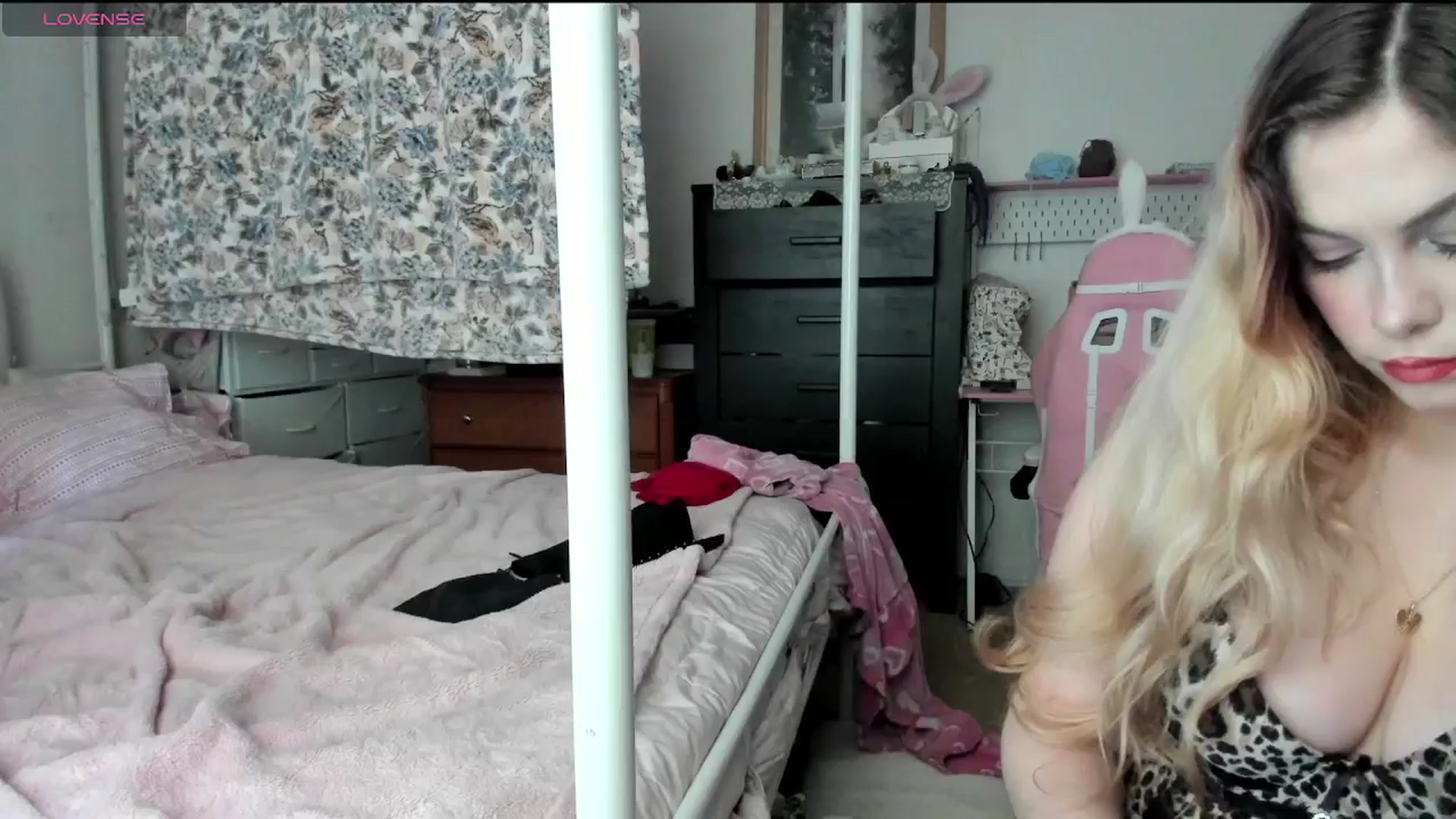 Gallery image thumbnail from lolypopbubble's myfreecams stream on, 02/04/2025, 19:10 image 16 of 20