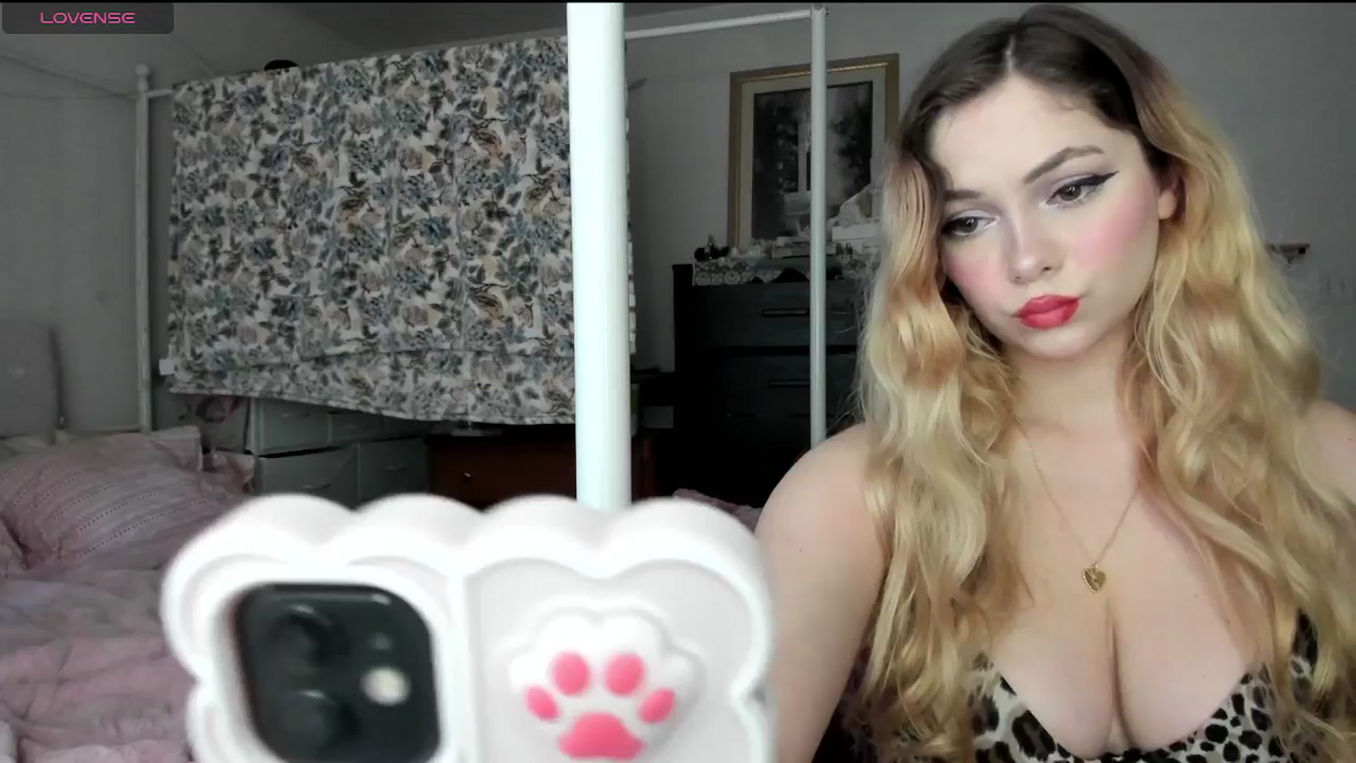 Gallery image thumbnail from lolypopbubble's myfreecams stream on, 02/04/2025, 19:10 image 5 of 20